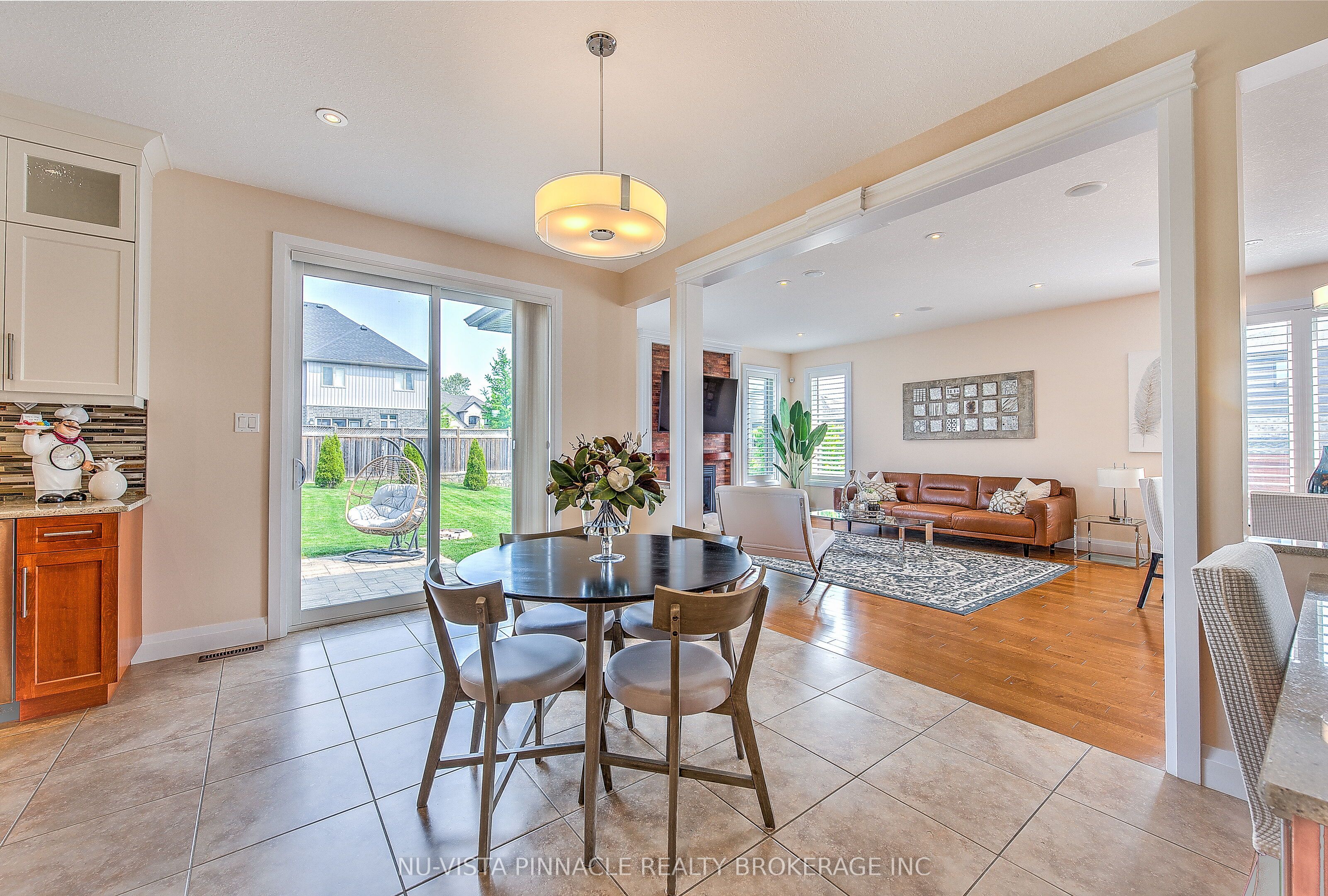 738 Hickoryridge Common Property Photo 16