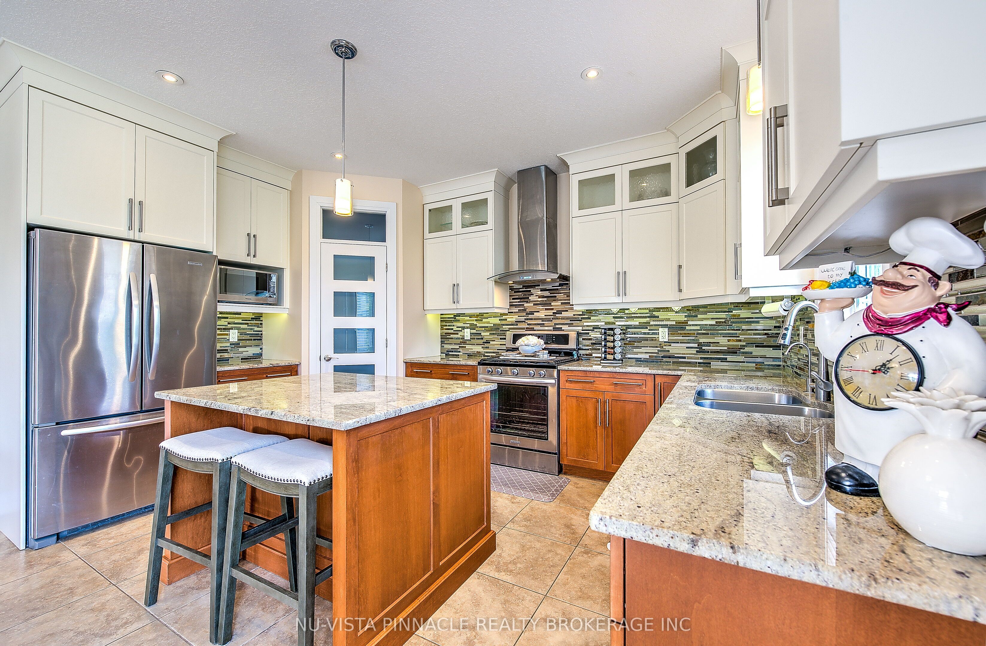 738 Hickoryridge Common Property Photo 18