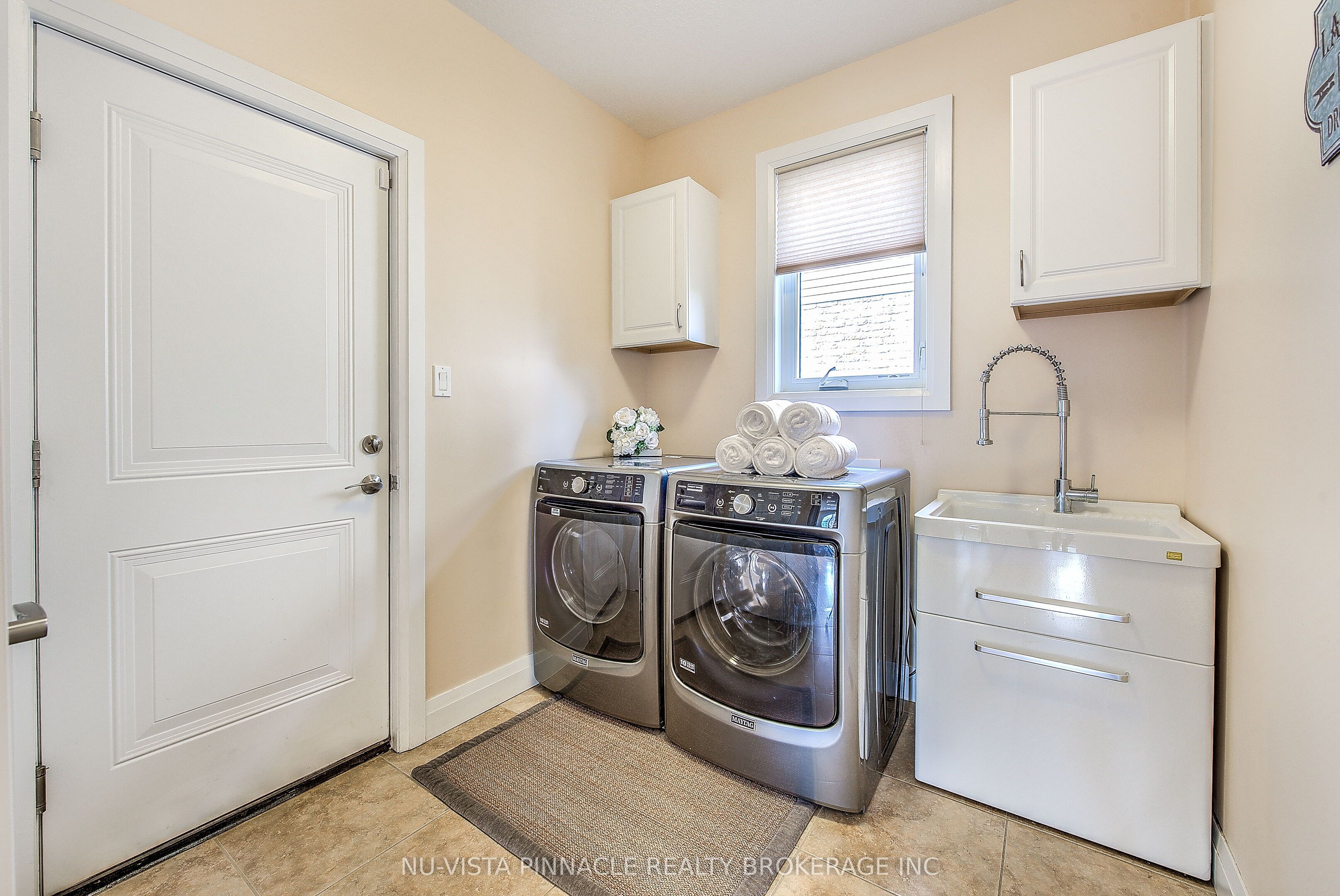 738 Hickoryridge Common Property Photo 22