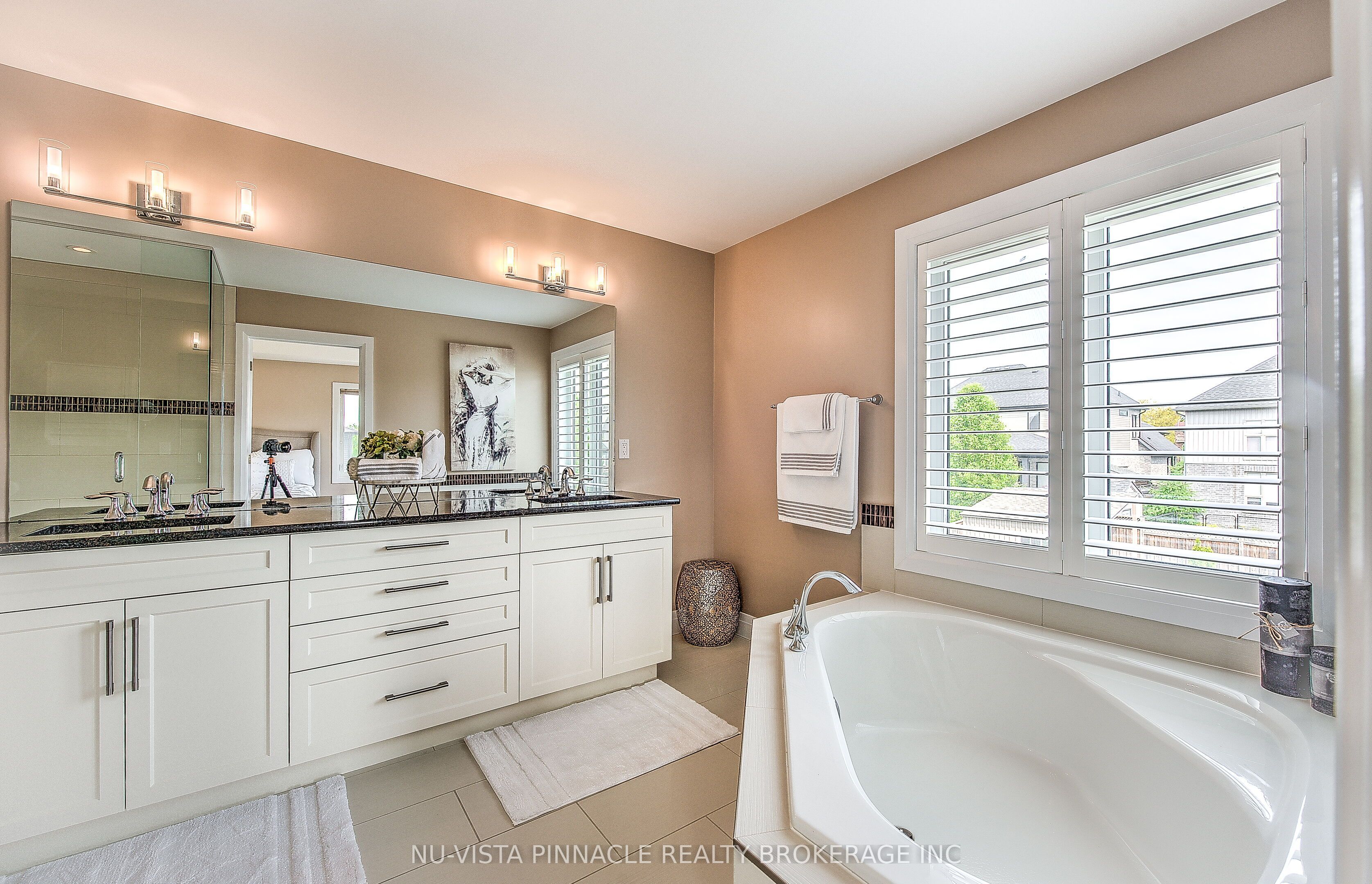 738 Hickoryridge Common Property Photo 28