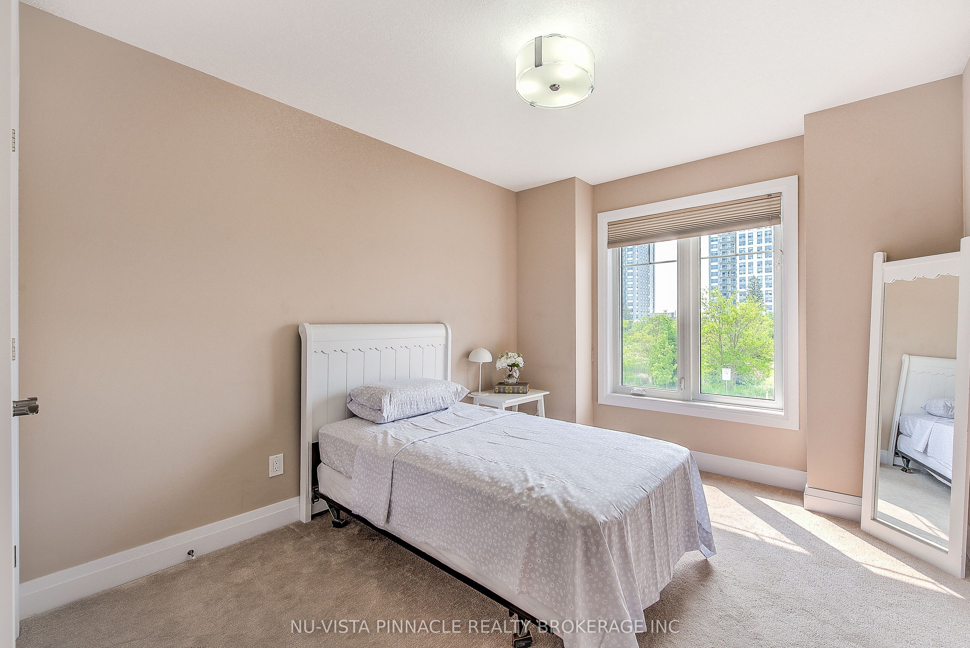 738 Hickoryridge Common Property Photo 31