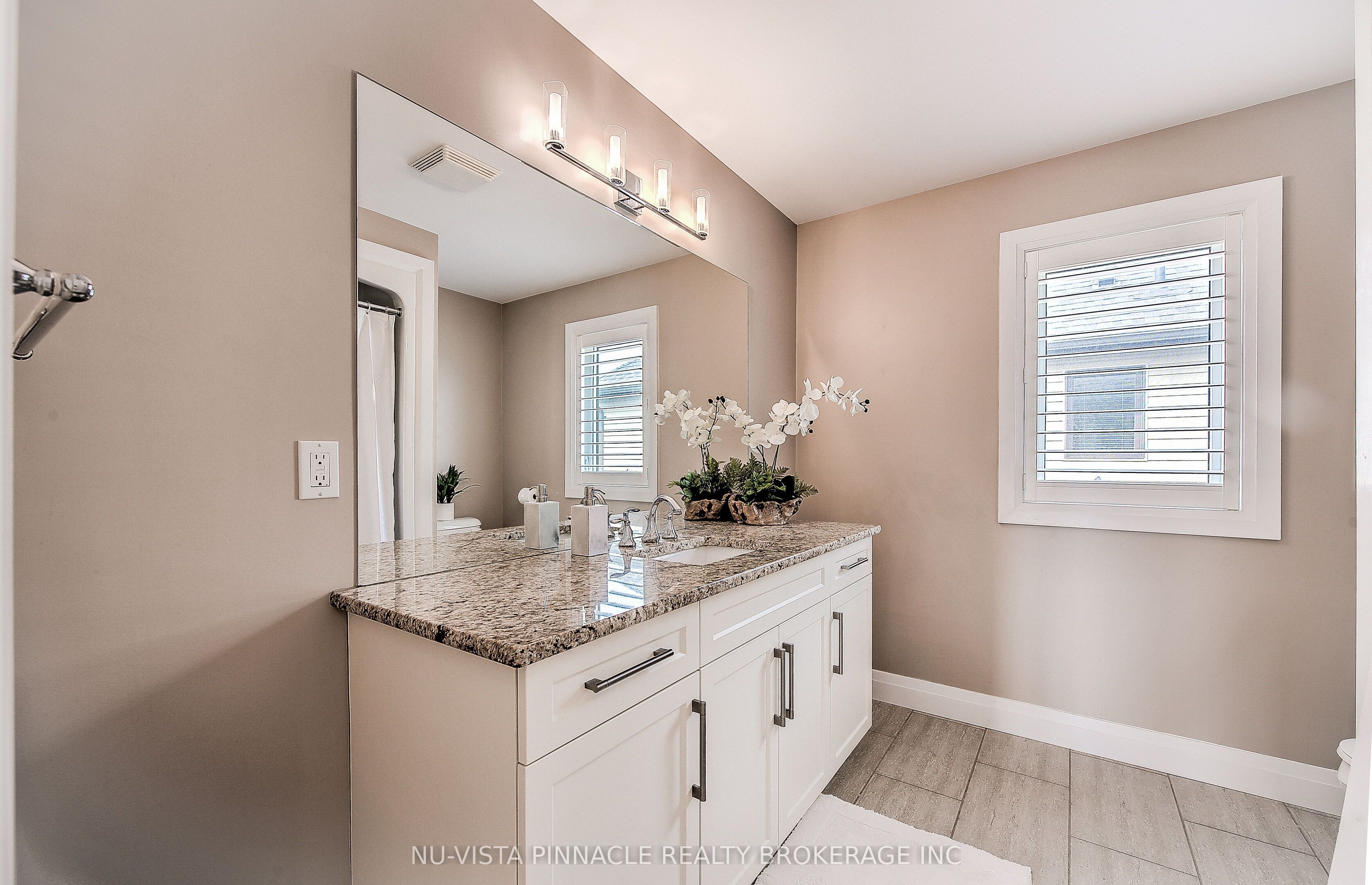 738 Hickoryridge Common Property Photo 33
