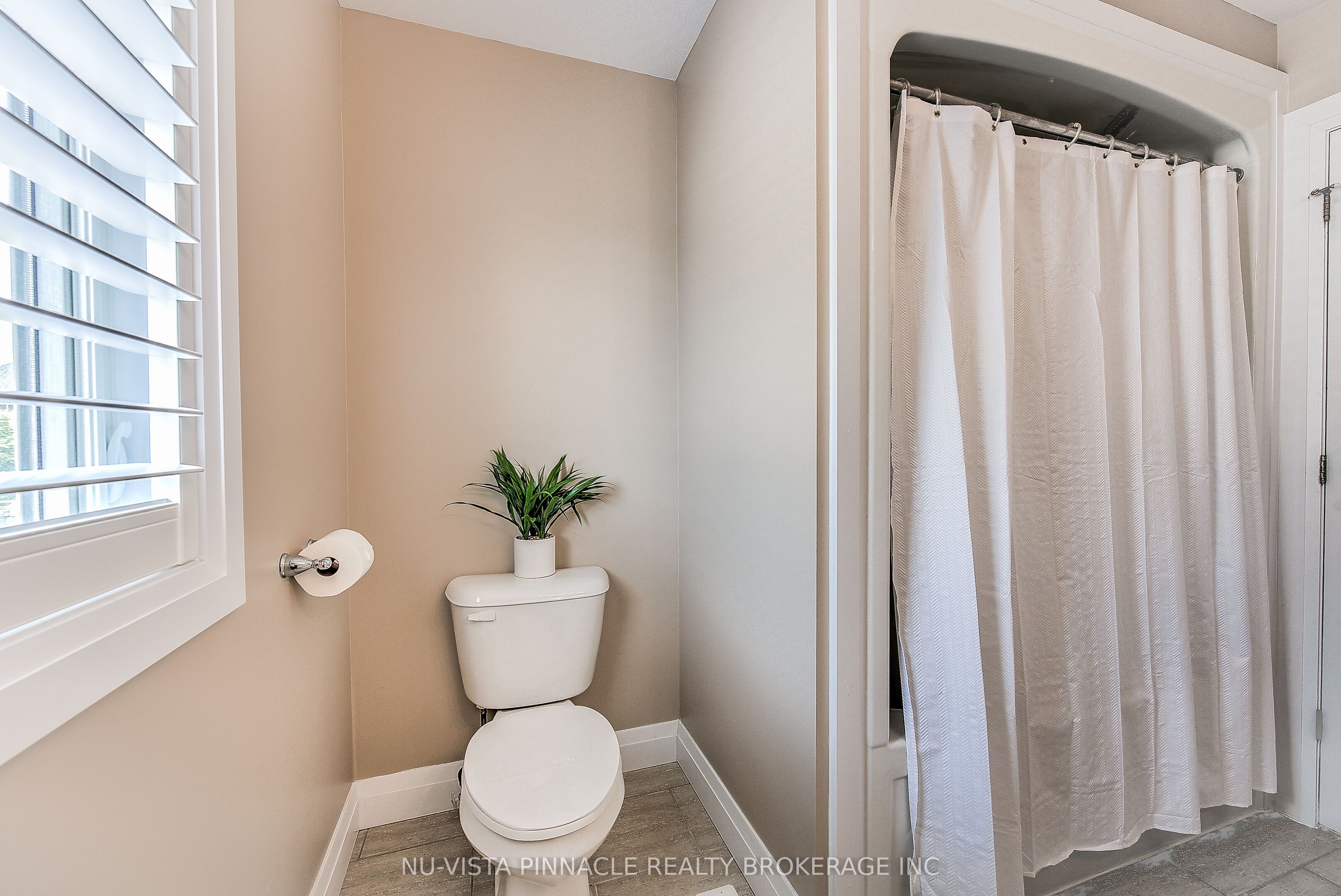 738 Hickoryridge Common Property Photo 34