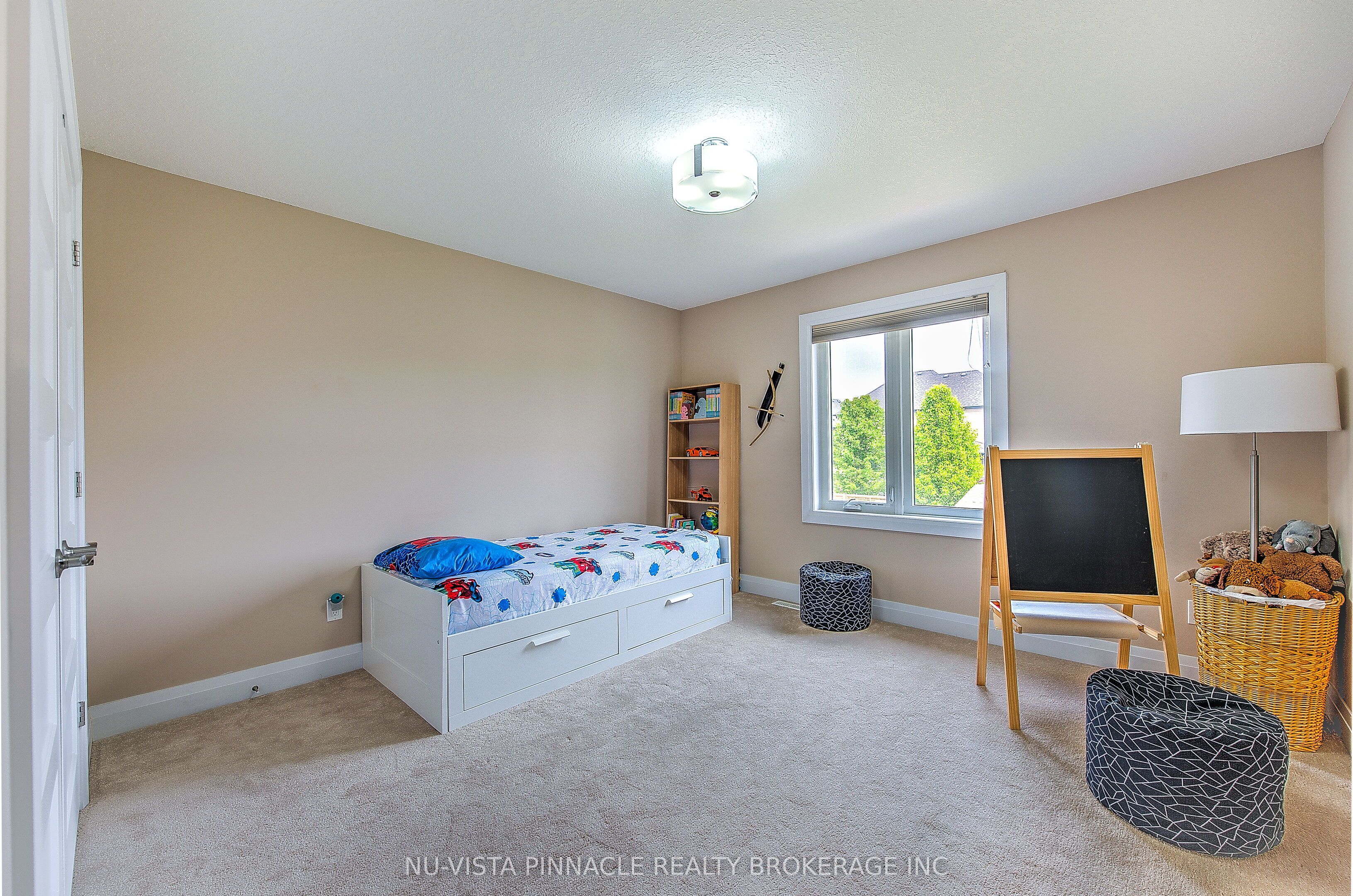 738 Hickoryridge Common Property Photo 35
