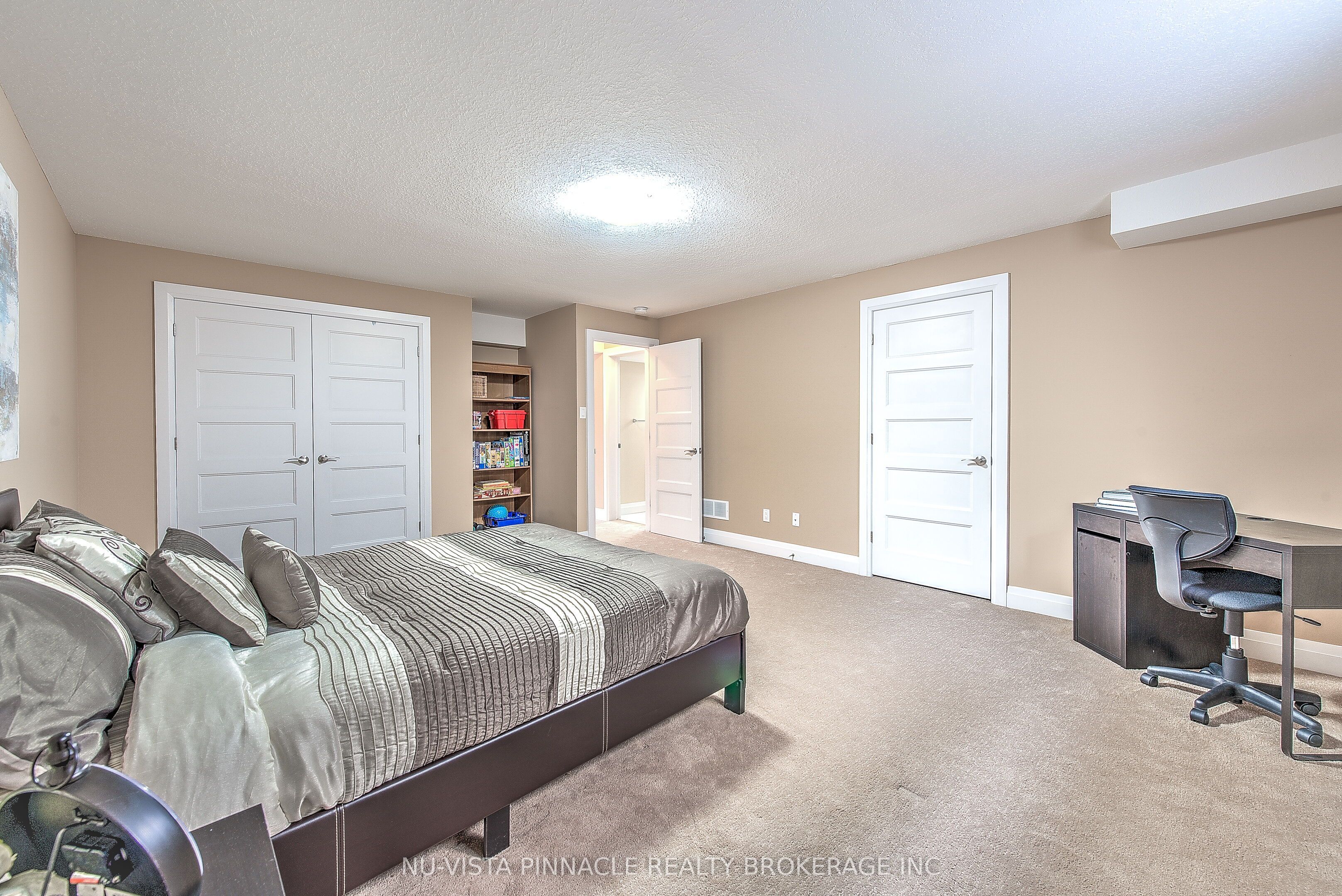 738 Hickoryridge Common Property Photo 41