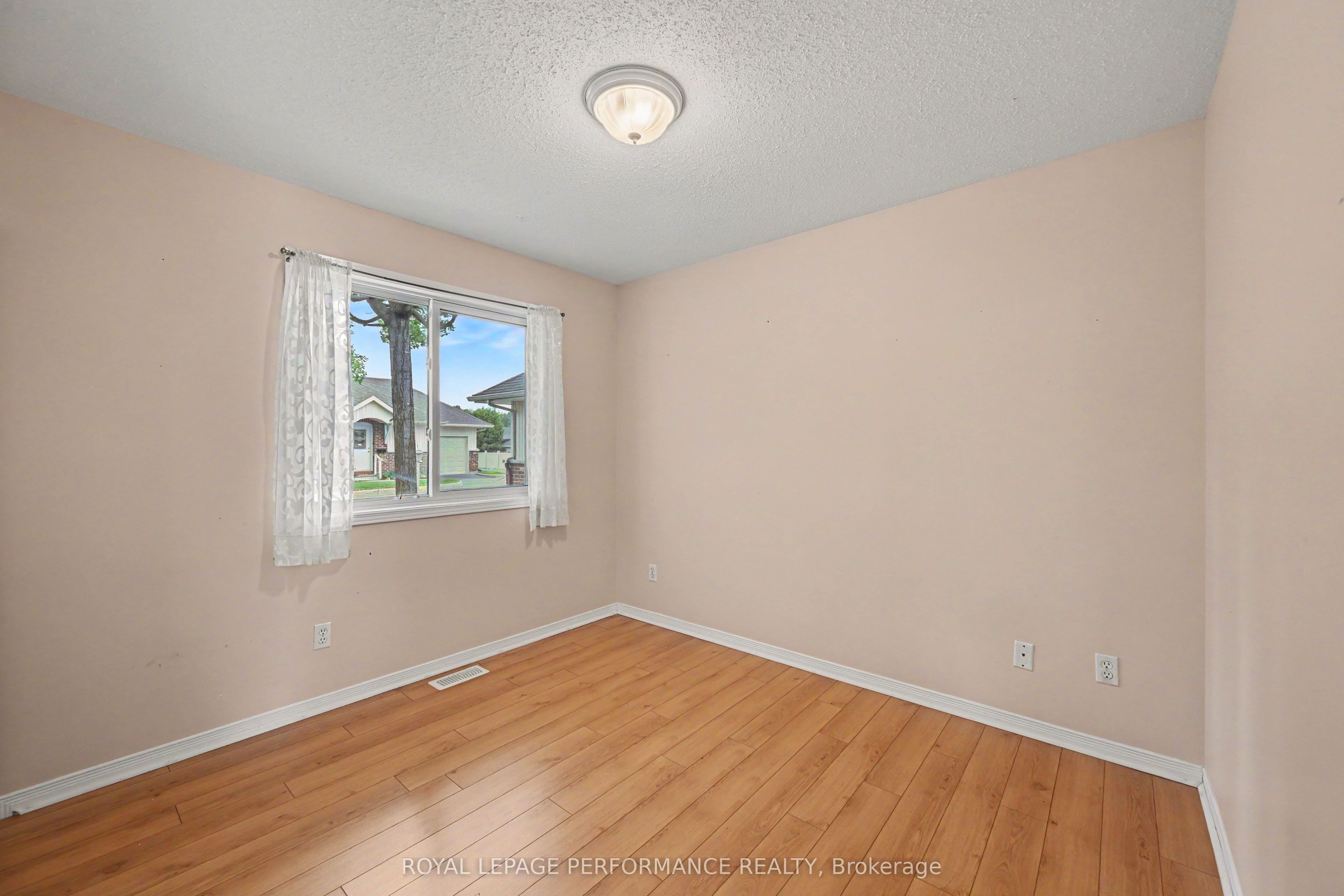18 Daphne Crescent Property Photo 20