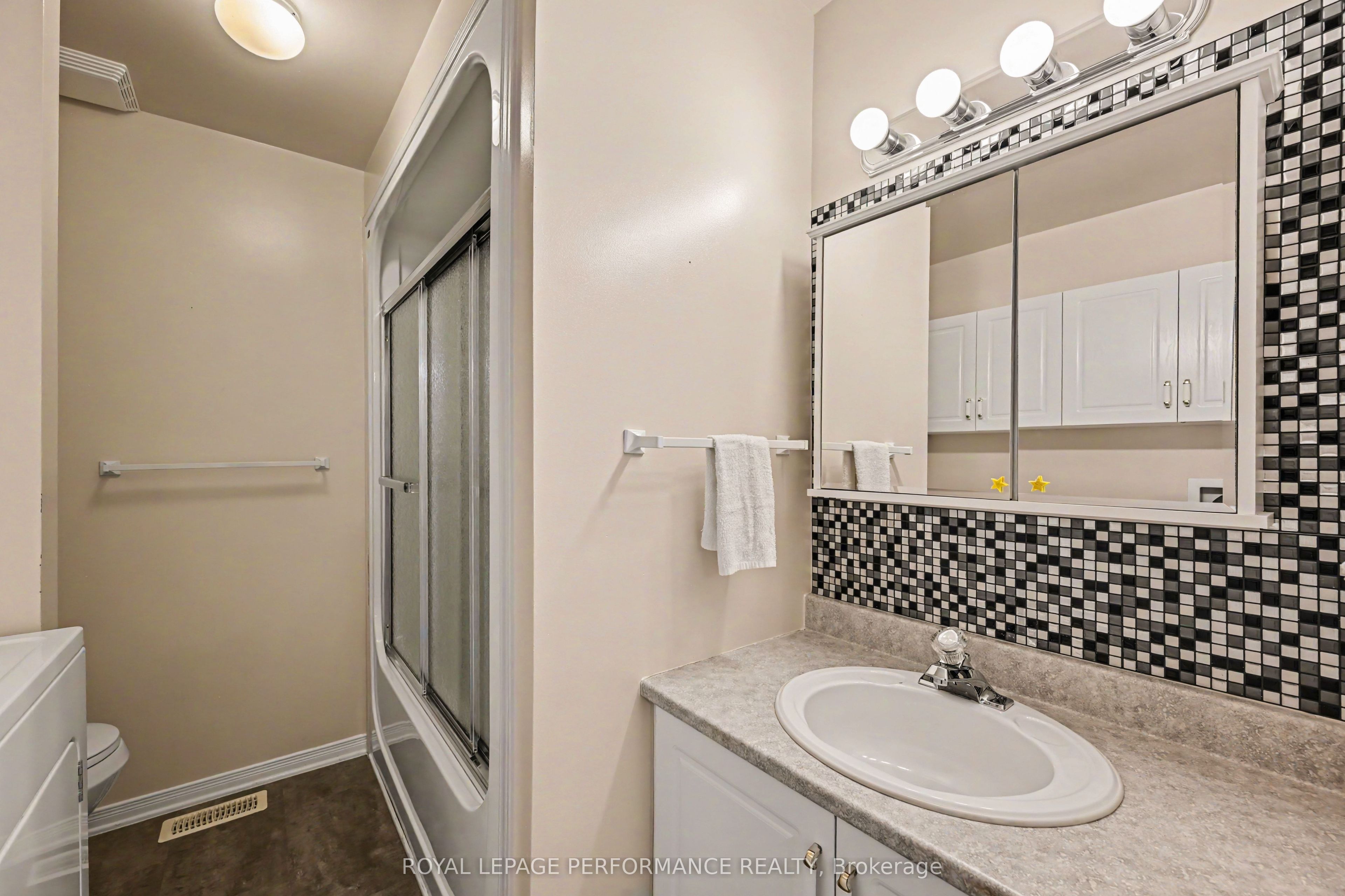 18 Daphne Crescent Property Photo 22