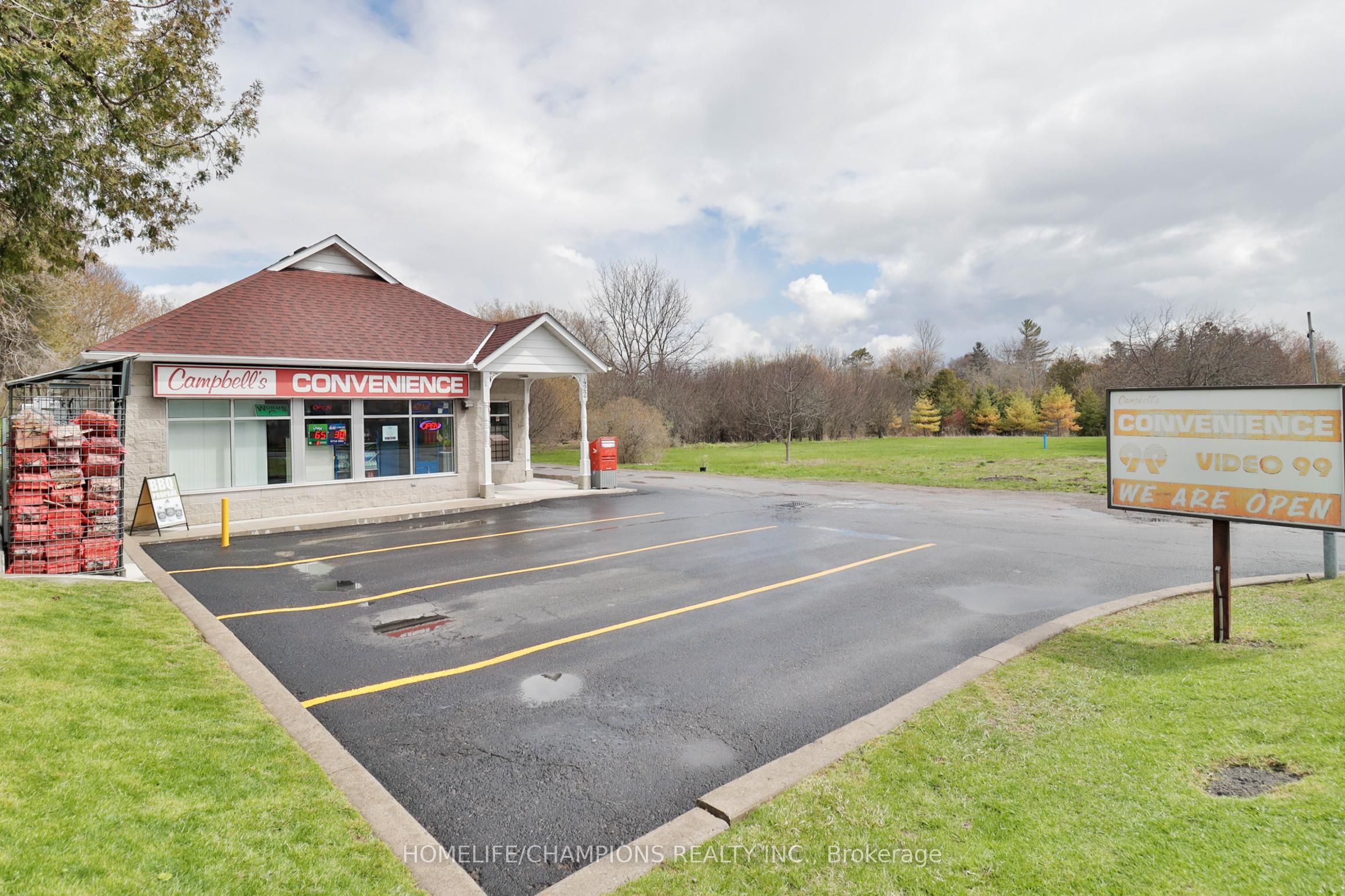 422 W King Street W Property Photo 2