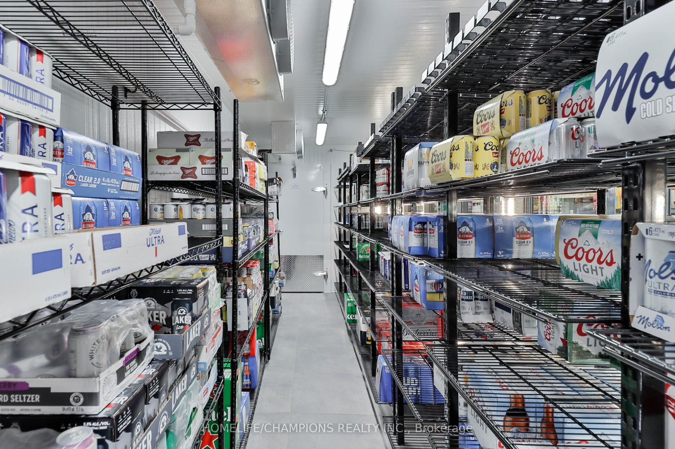 422 W King Street W Property Photo 18