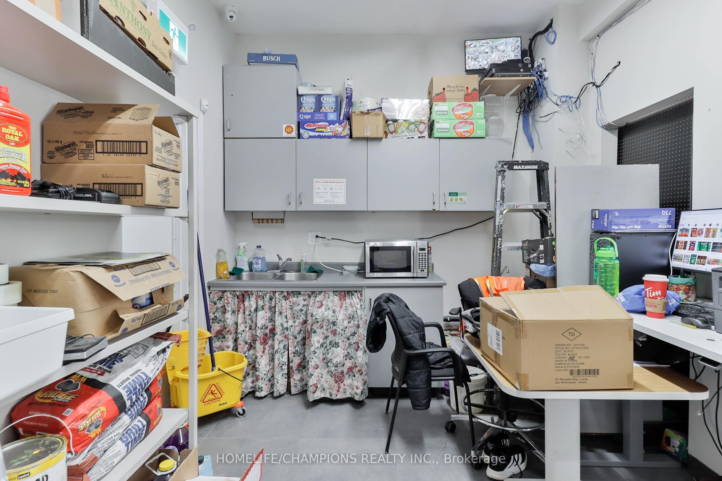 422 W King Street W Property Photo 23