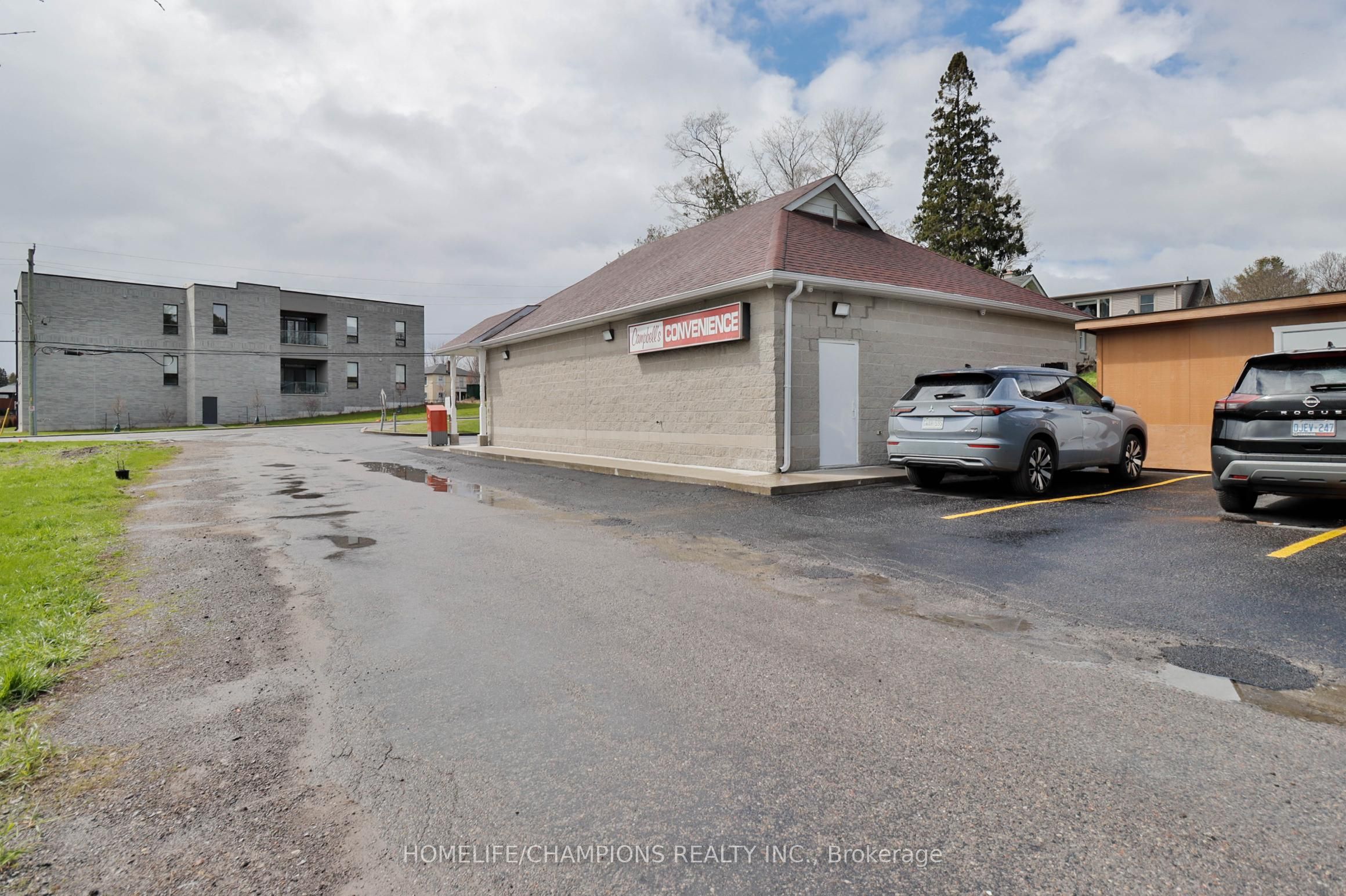 422 W King Street W Property Photo 29