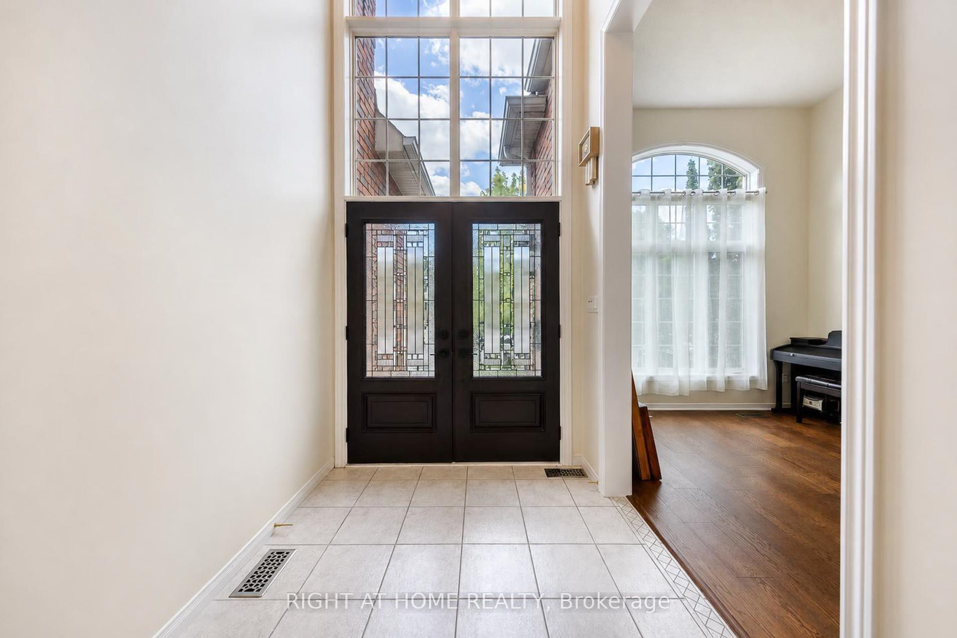 27 Thoroughbred Boulevard Property Photo 2