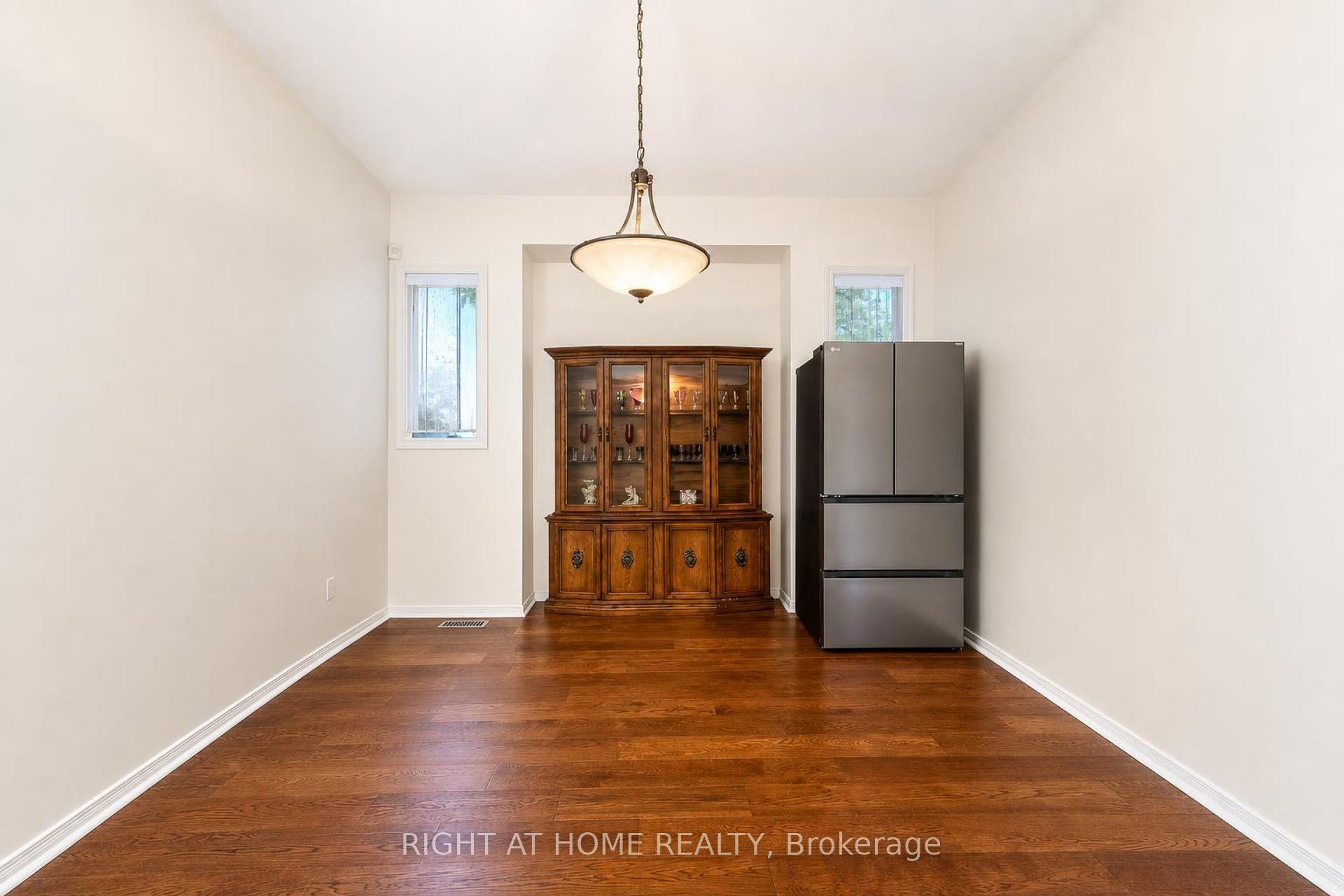 27 Thoroughbred Boulevard Property Photo 5