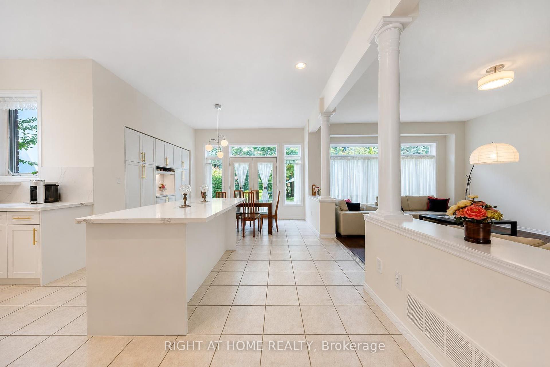 27 Thoroughbred Boulevard Property Photo 7