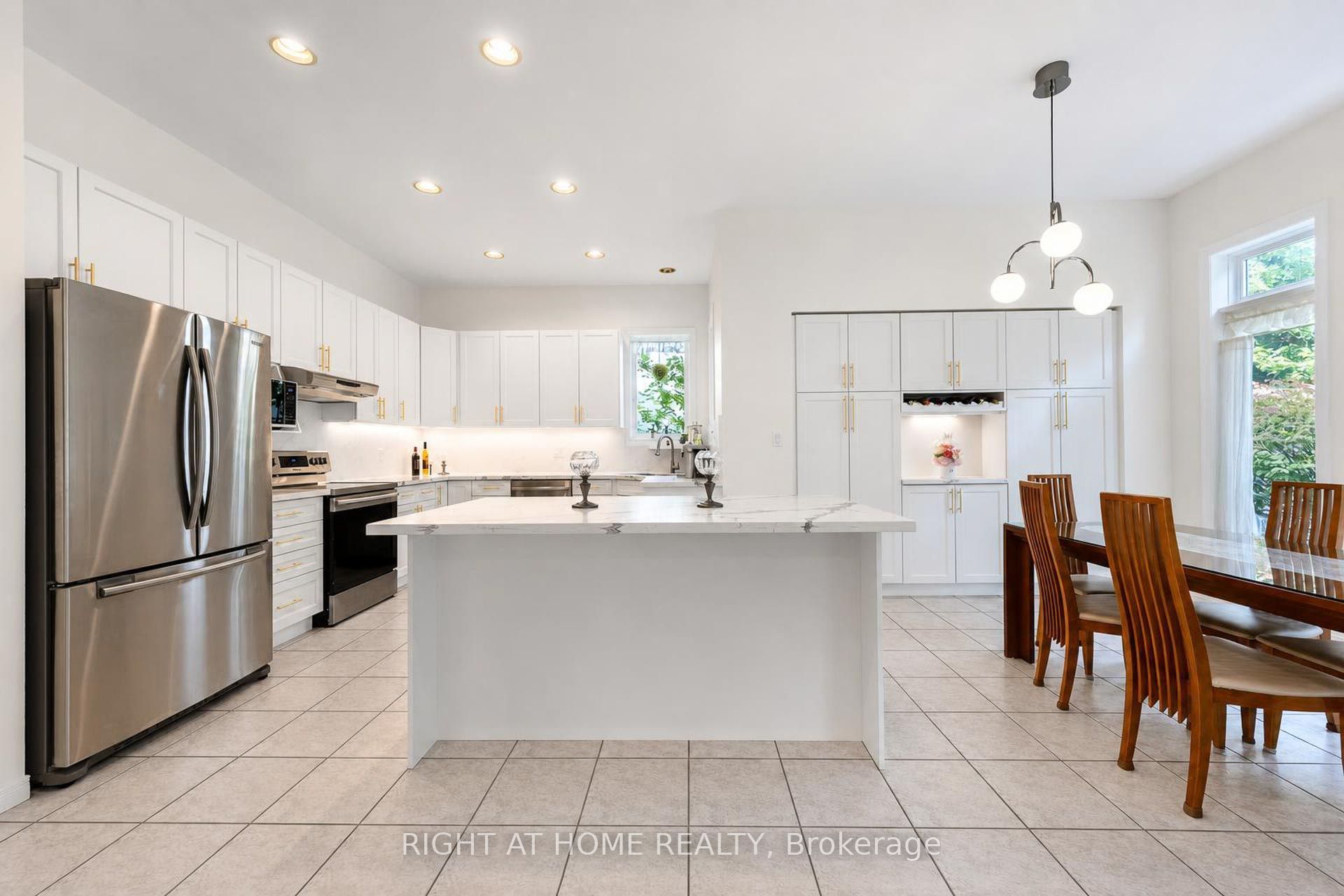 27 Thoroughbred Boulevard Property Photo 9