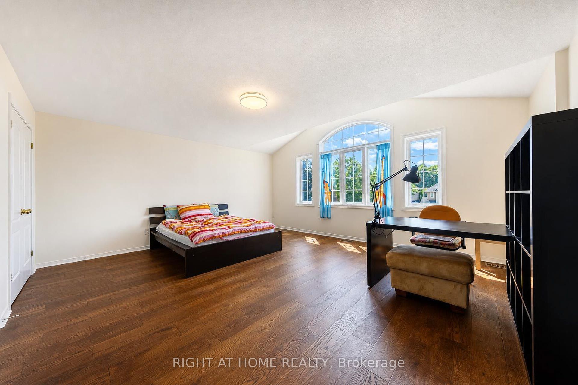27 Thoroughbred Boulevard Property Photo 25