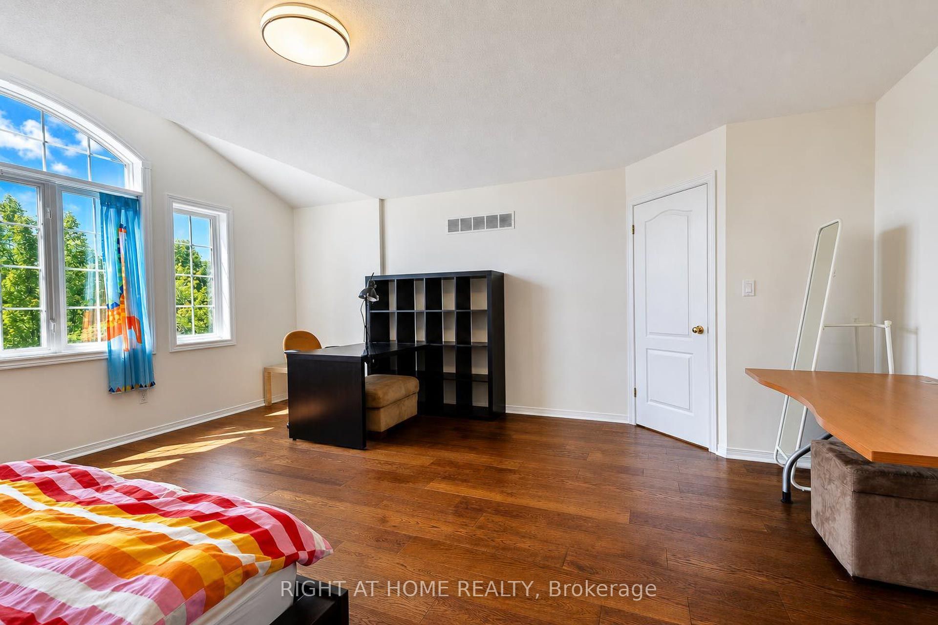 27 Thoroughbred Boulevard Property Photo 27