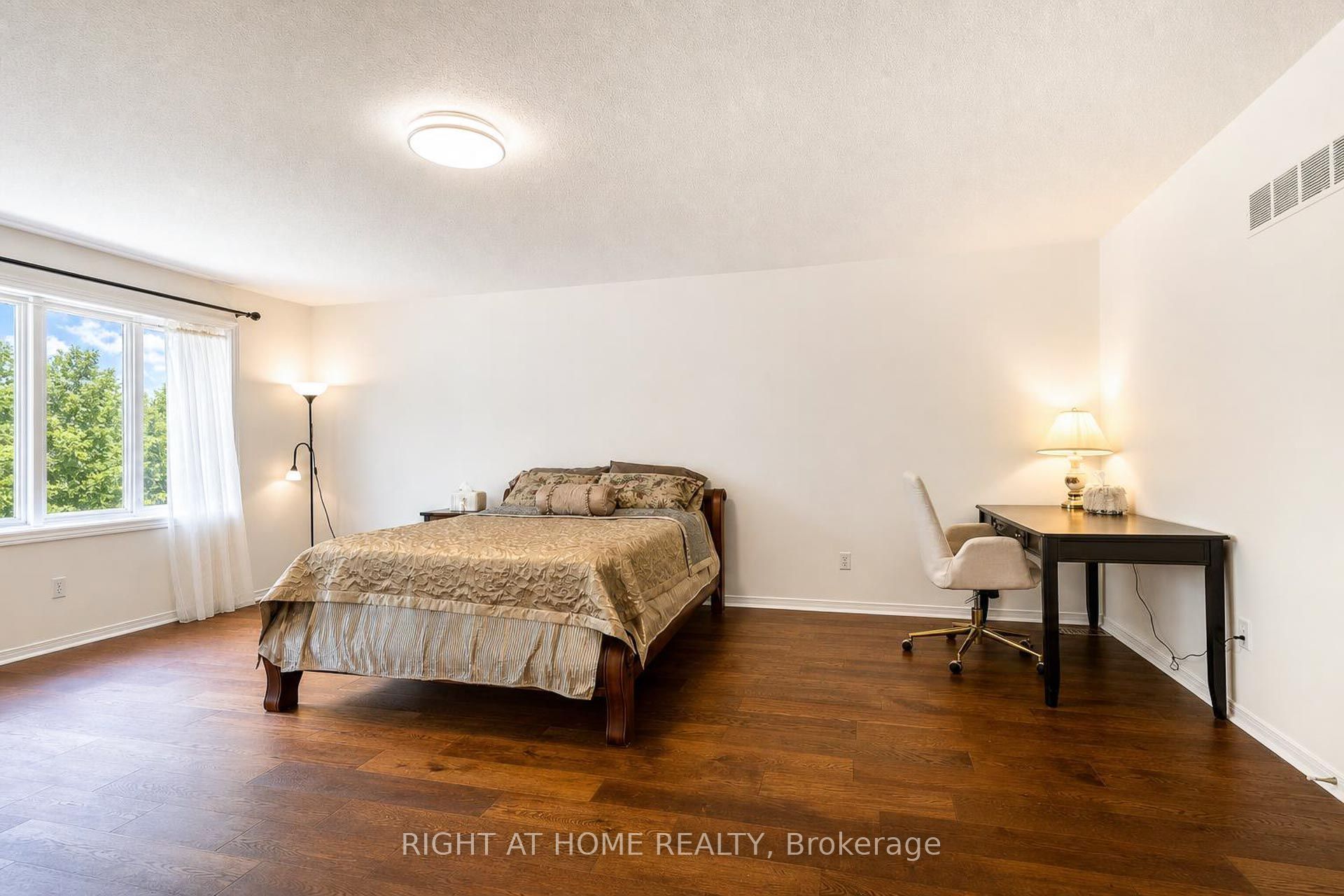27 Thoroughbred Boulevard Property Photo 33