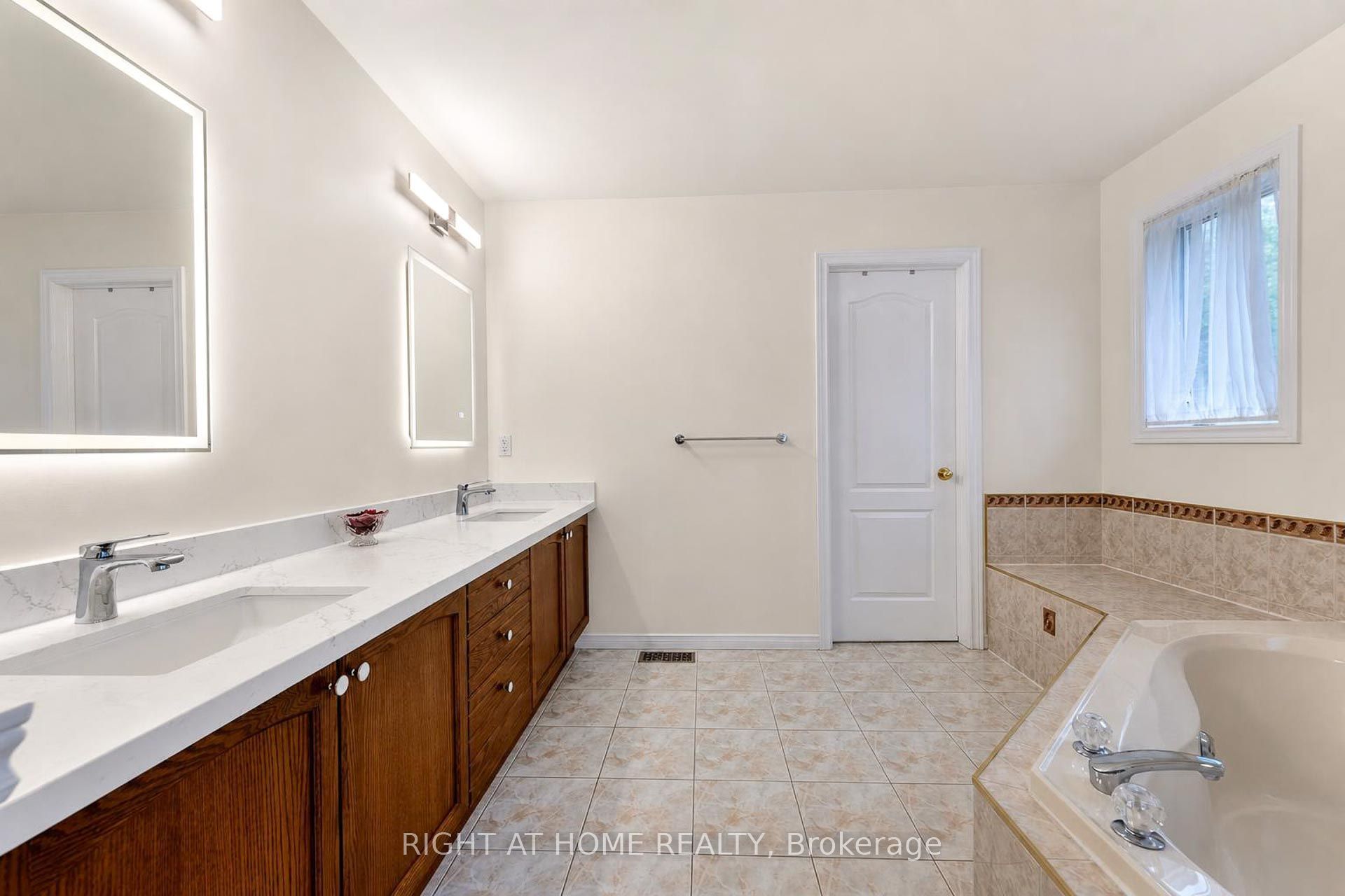 27 Thoroughbred Boulevard Property Photo 35