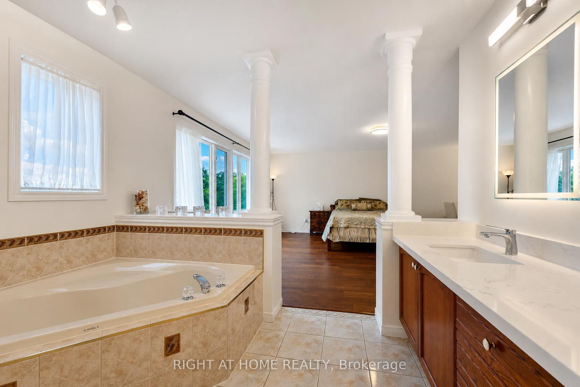 27 Thoroughbred Boulevard Property Photo 36