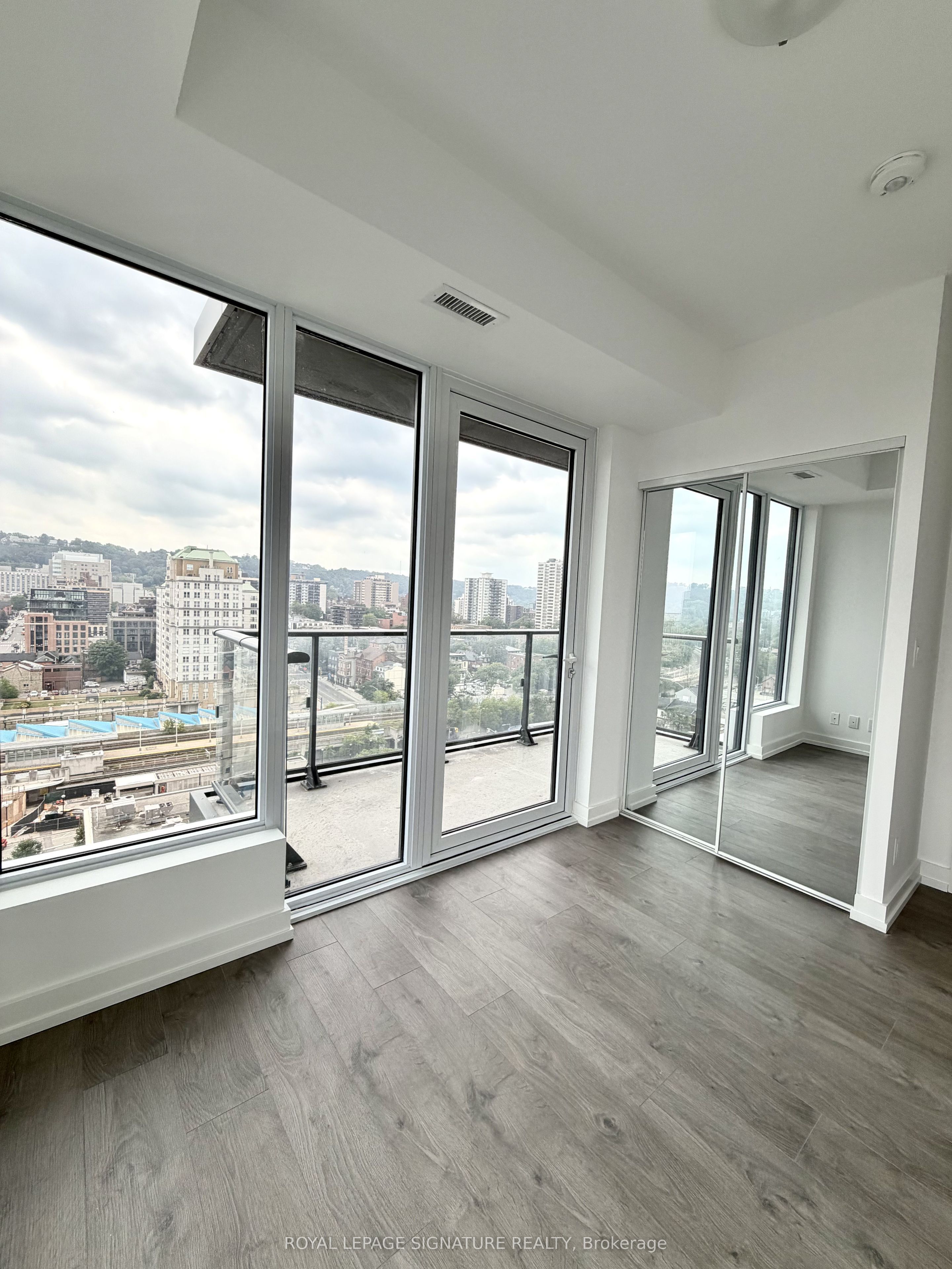 75 James Street 1414 Property Photo 11