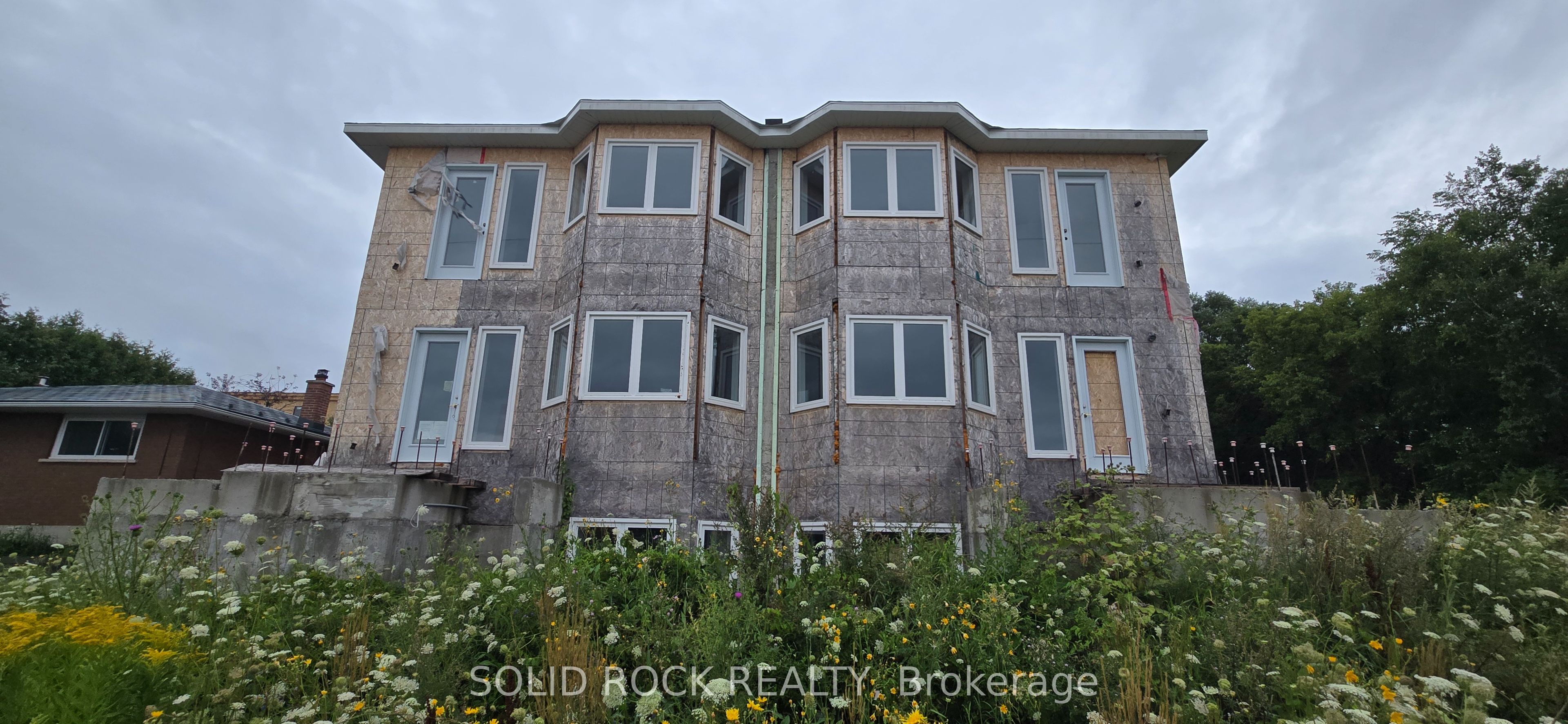 6758 Rocque Street Property Photo 1