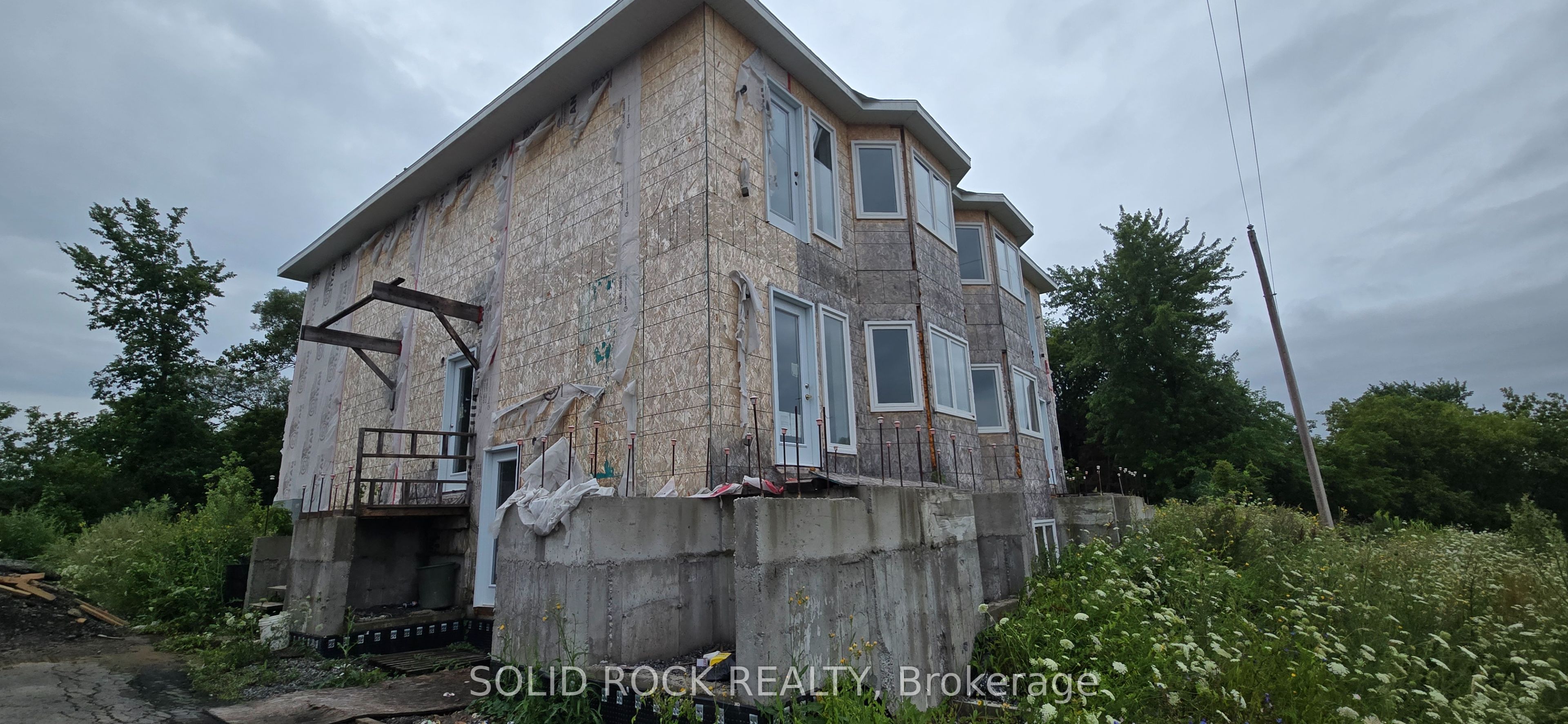 6758 Rocque Street Property Photo 3