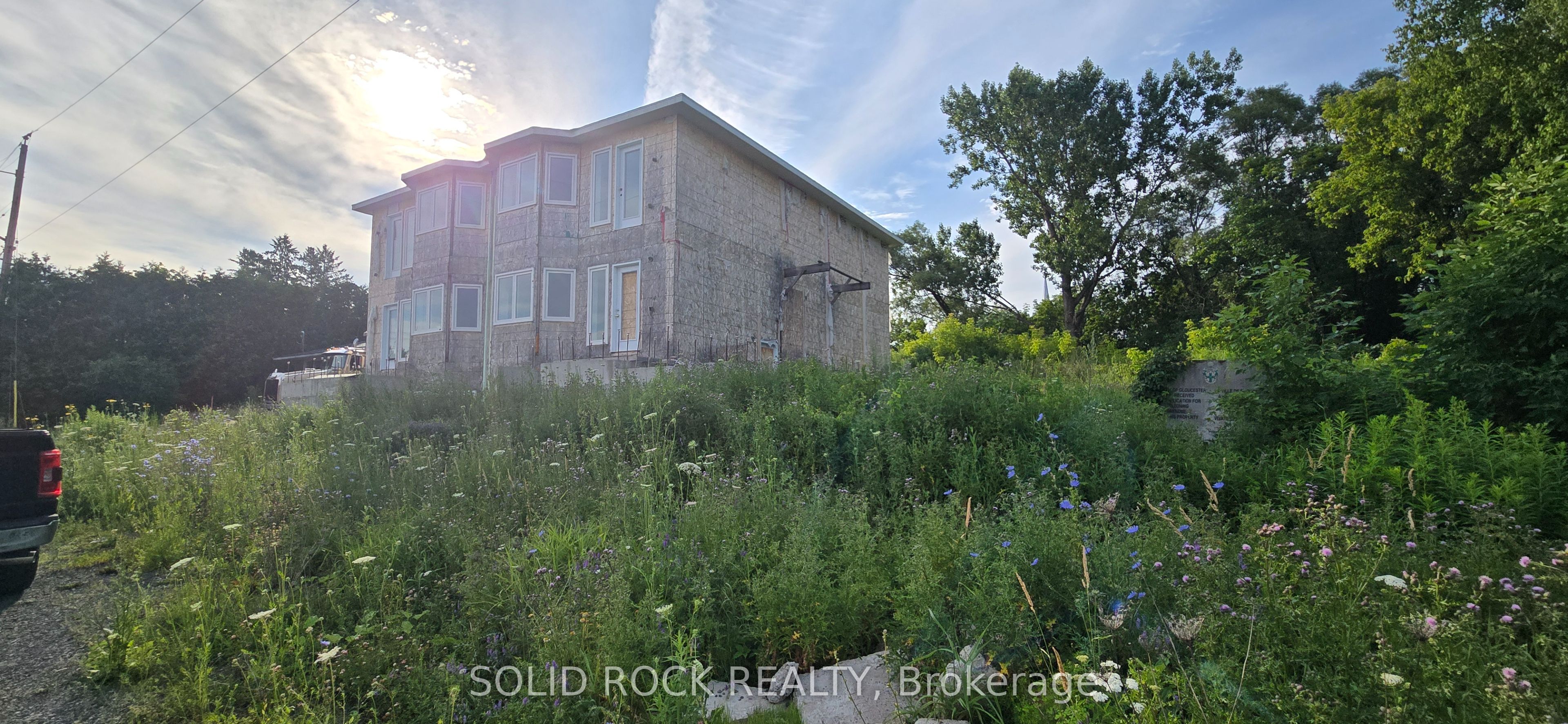 6758 Rocque Street Property Photo 4