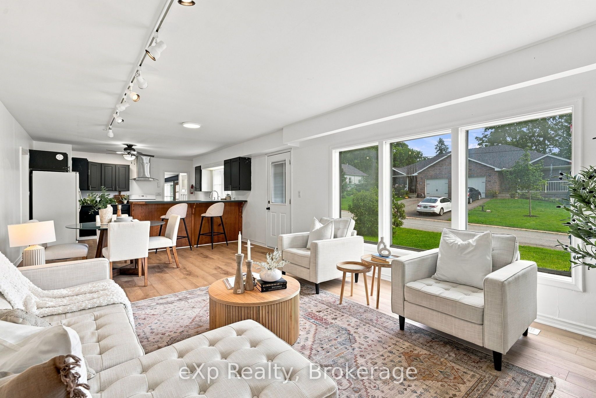 16 Robertson Street Property Photo 6