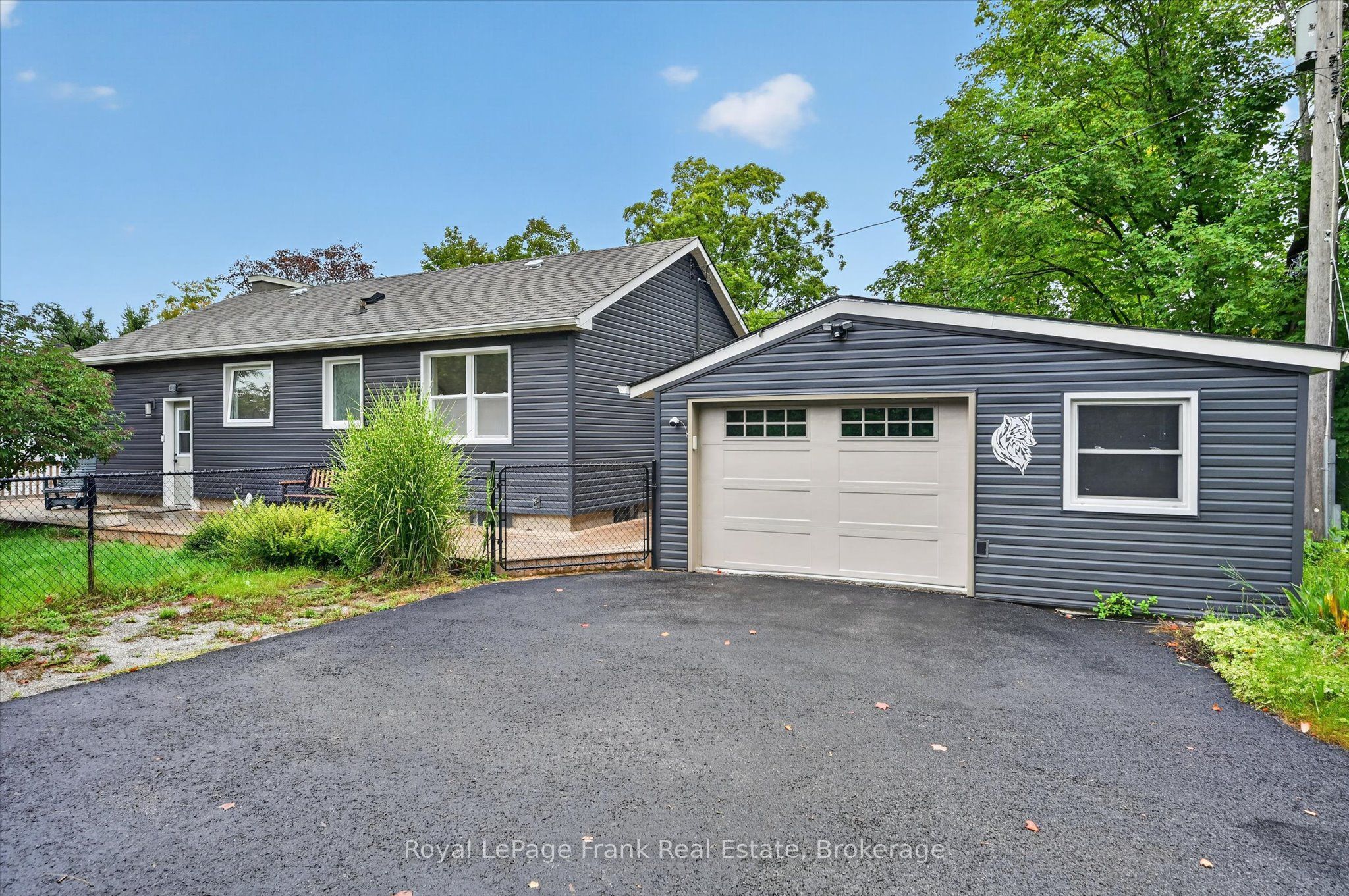 878 Valleyview Drive Property Photo 1