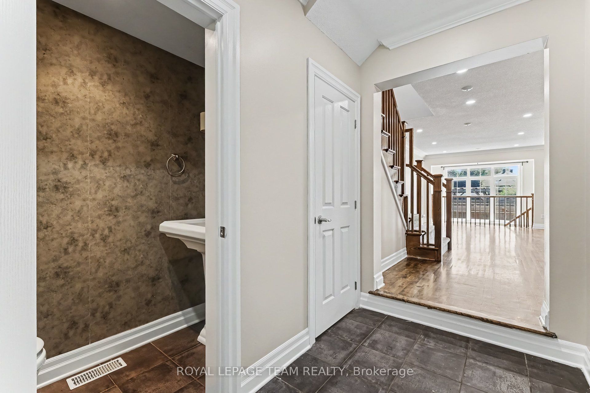 406 Heathrow Private Property Photo 2