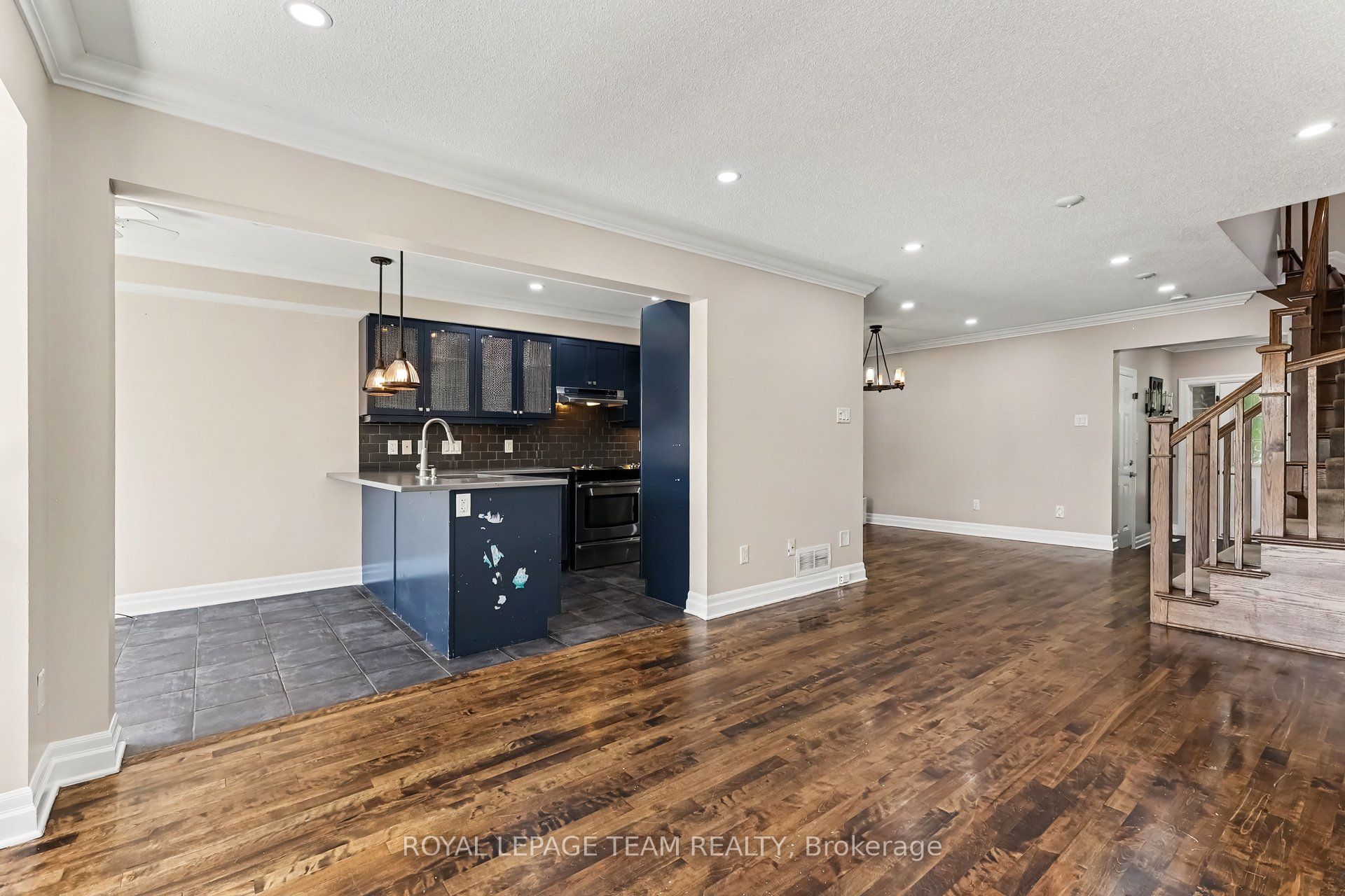 406 Heathrow Private Property Photo 5