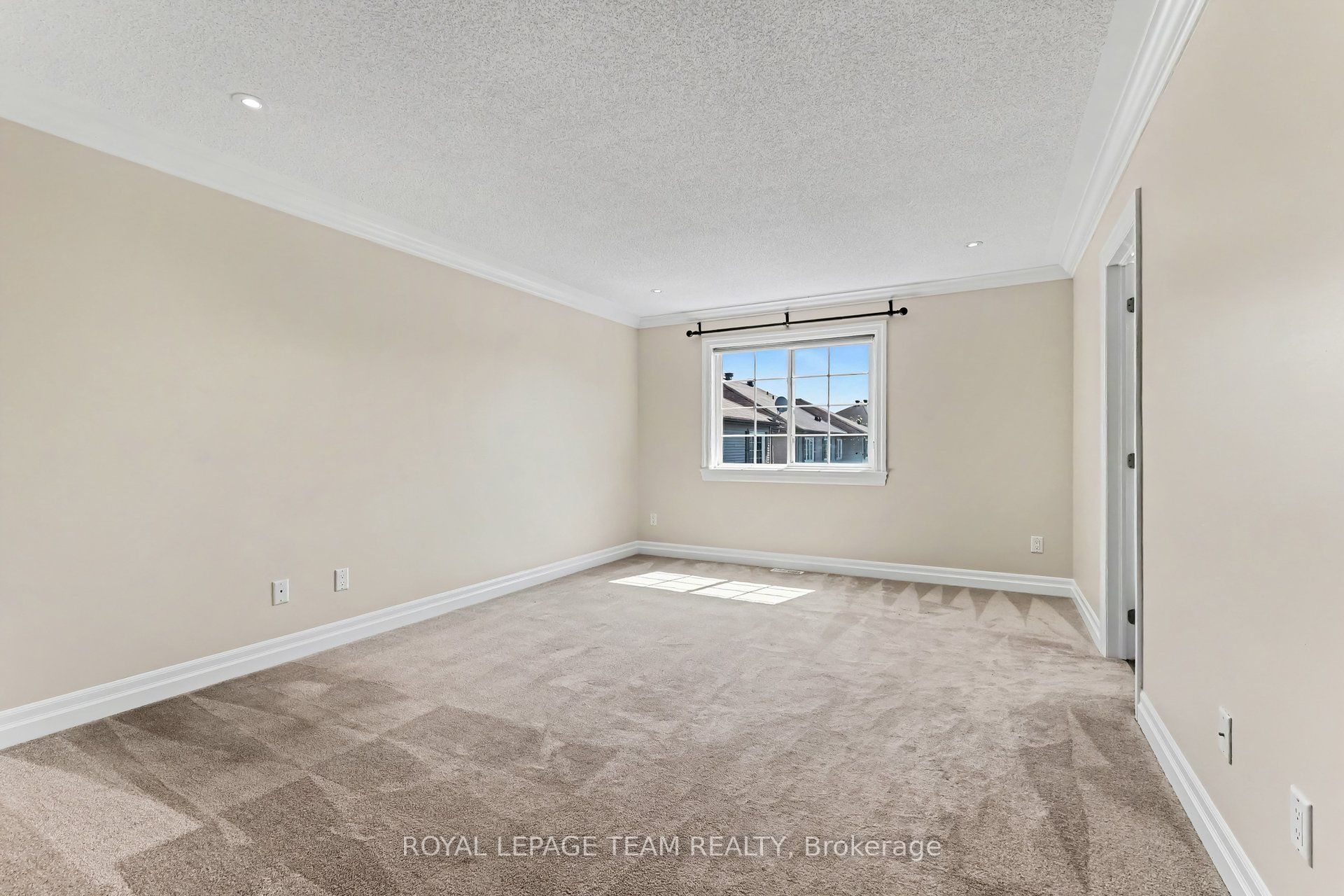 406 Heathrow Private Property Photo 8