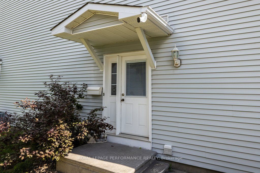 83 Kathleen Crescent Property Photo 4