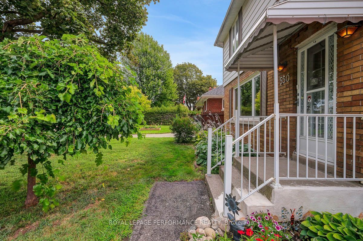 550 Wolffdale Crescent Property Photo 3