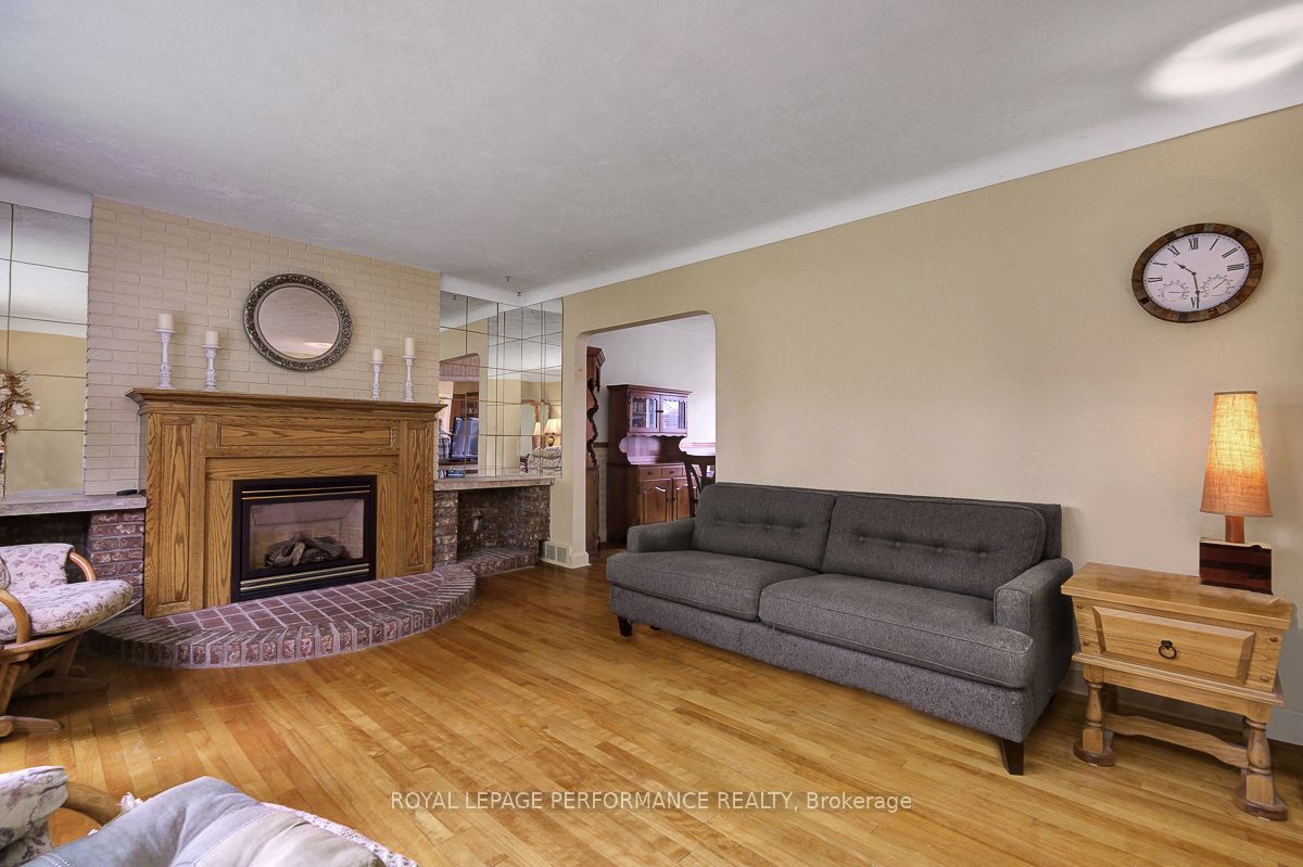 550 Wolffdale Crescent Property Photo 9