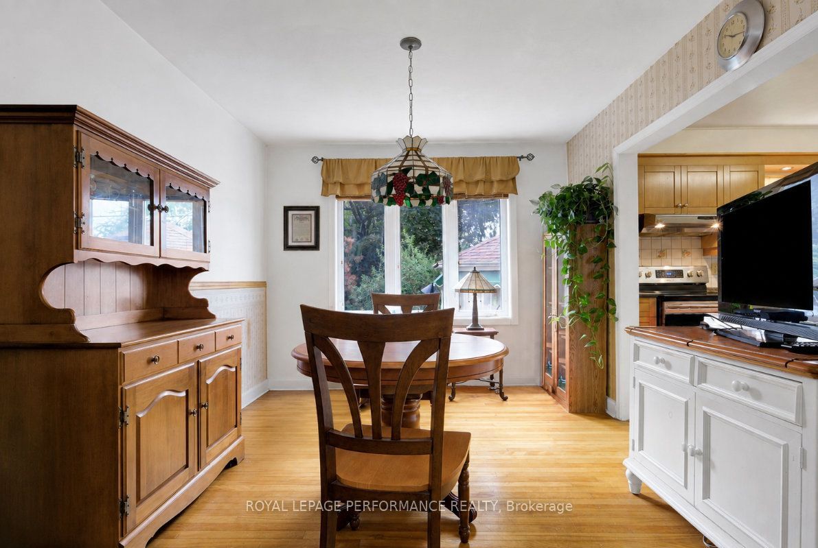 550 Wolffdale Crescent Property Photo 11