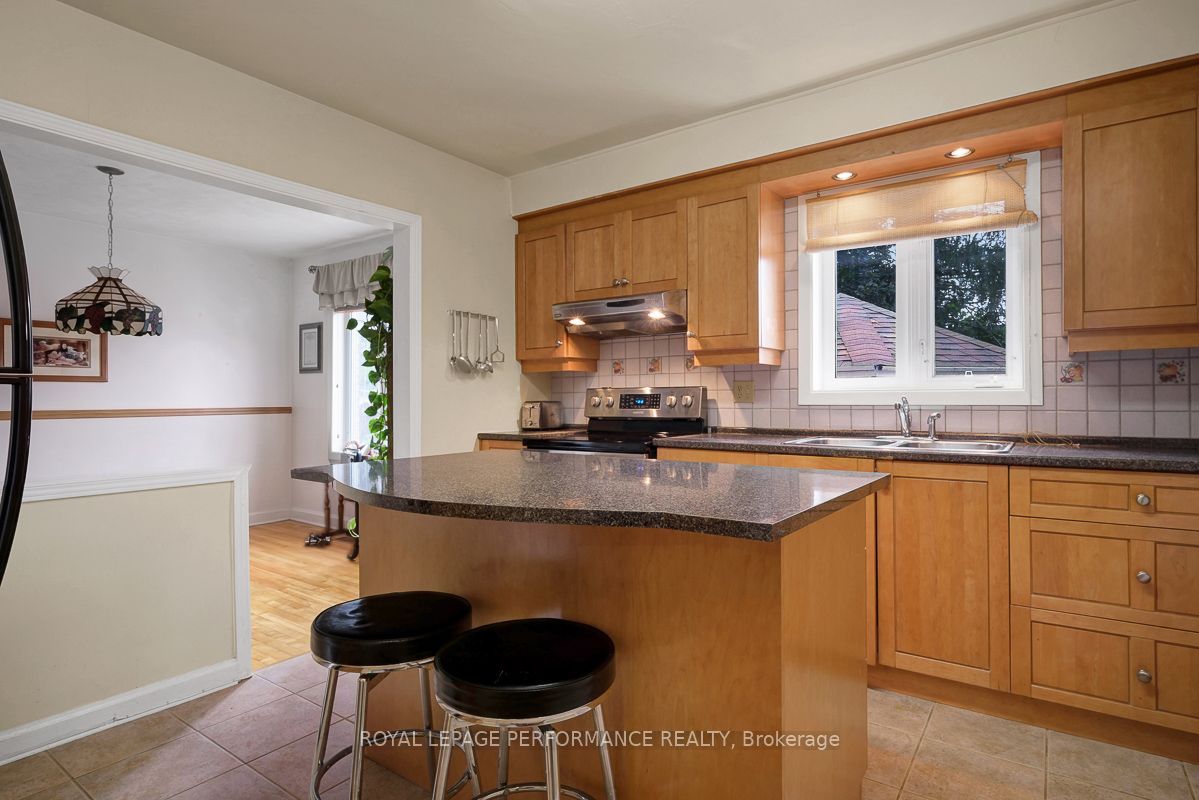 550 Wolffdale Crescent Property Photo 12