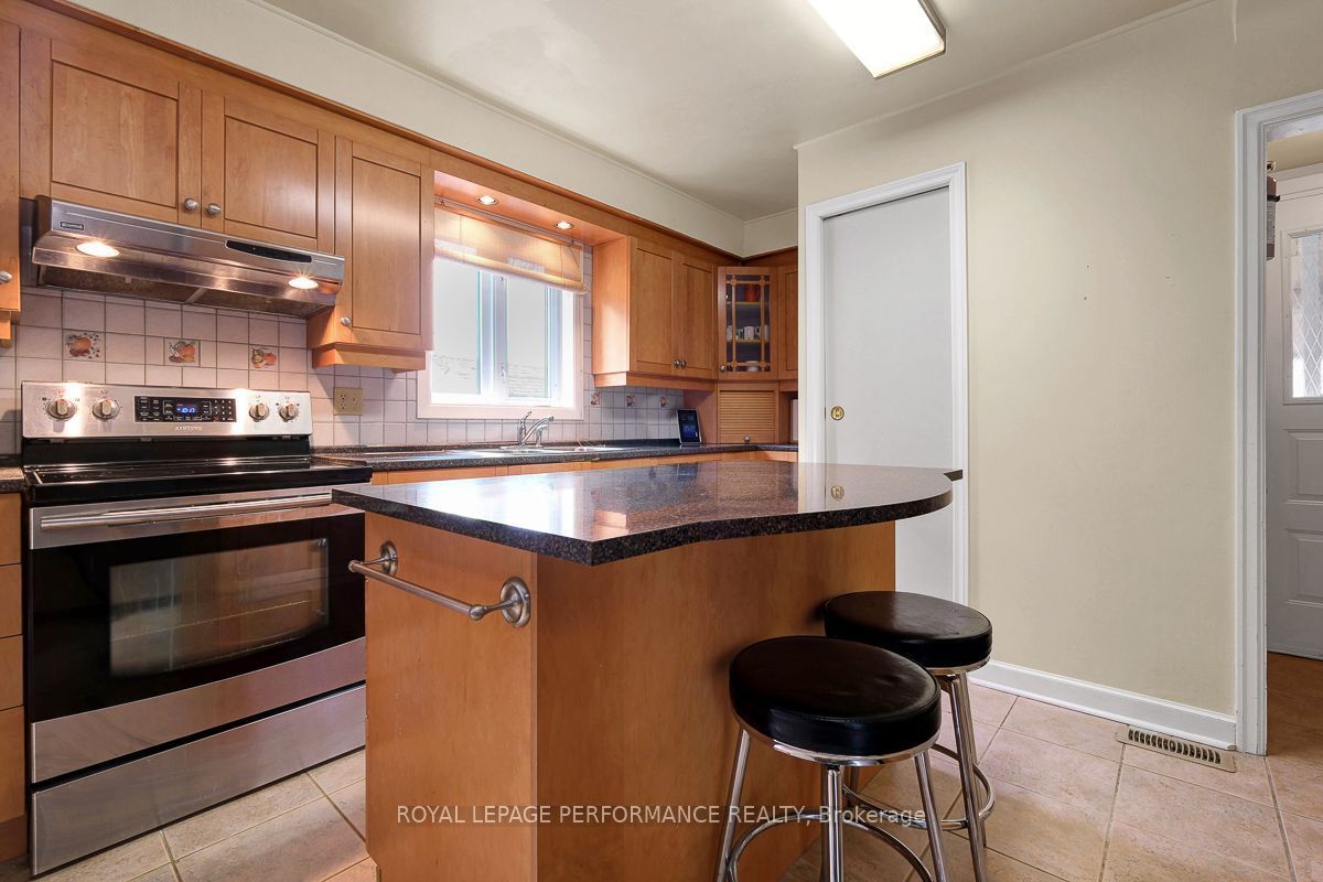 550 Wolffdale Crescent Property Photo 13