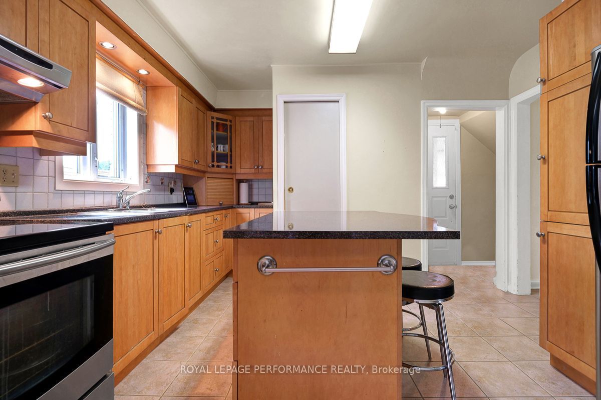 550 Wolffdale Crescent Property Photo 14