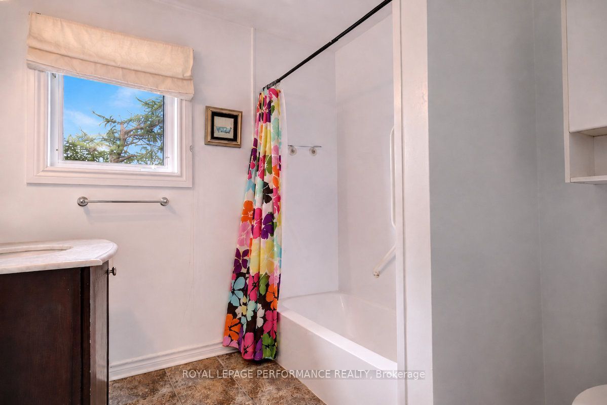 550 Wolffdale Crescent Property Photo 21
