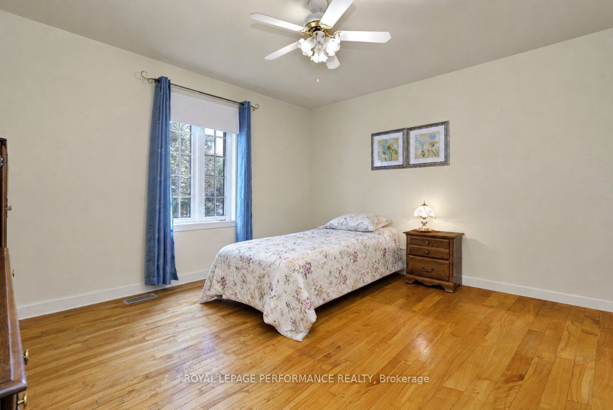 550 Wolffdale Crescent Property Photo 22