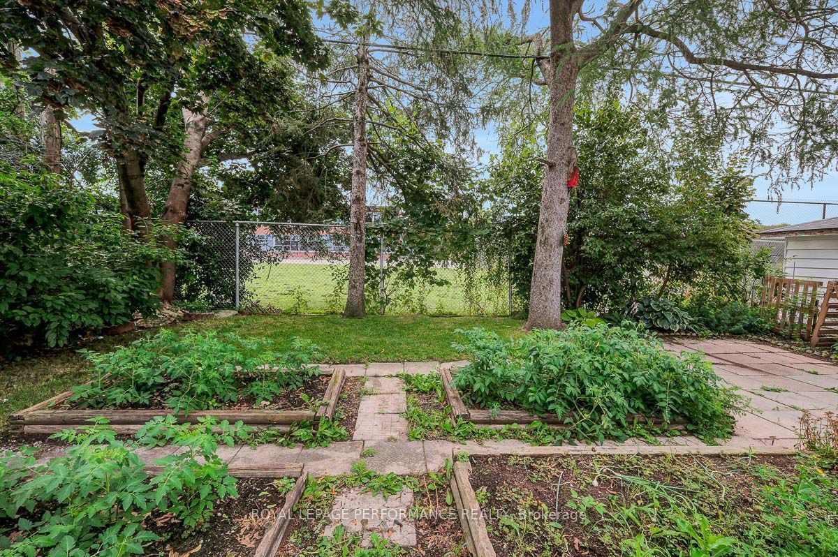 550 Wolffdale Crescent Property Photo 34
