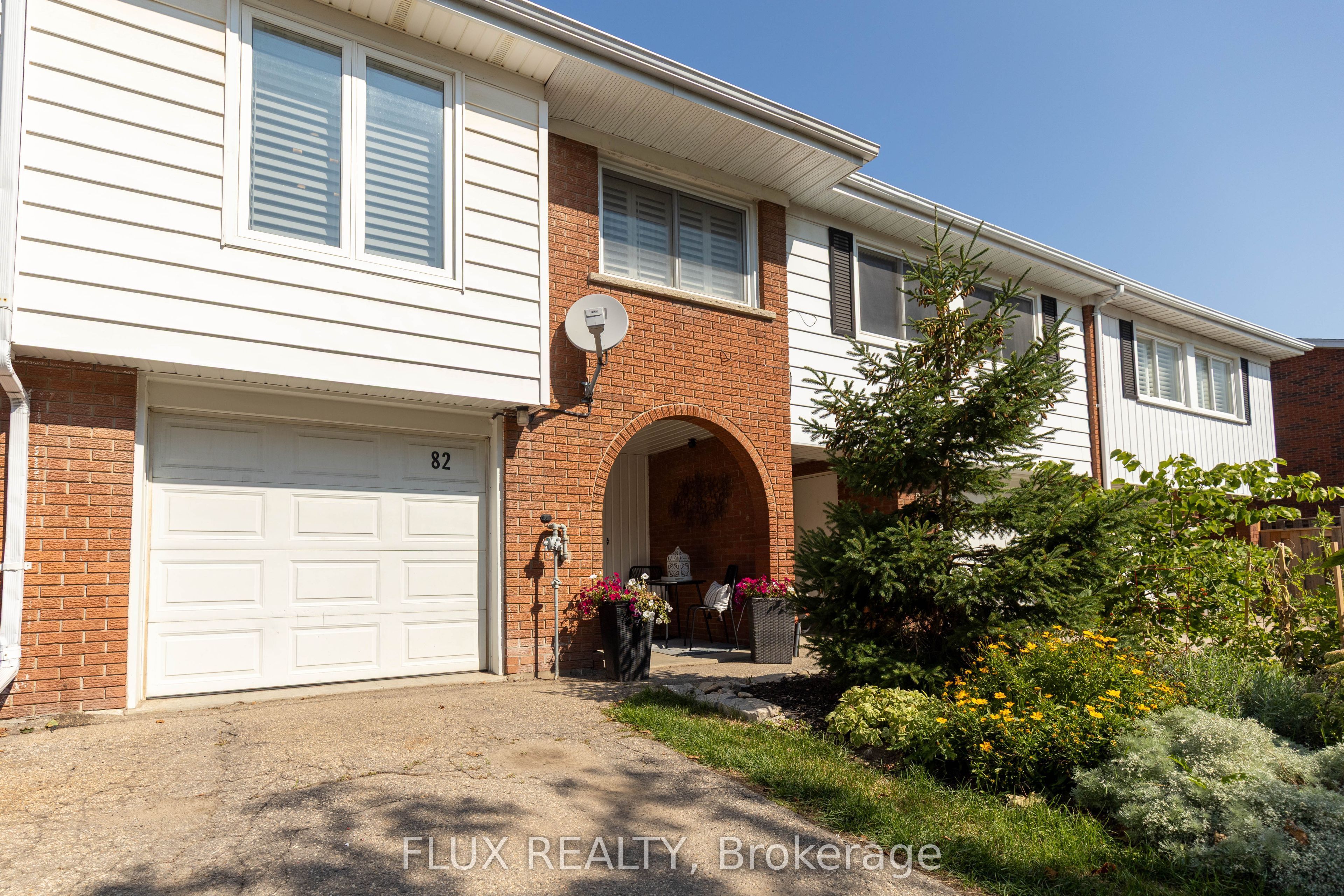 82 Overlea Drive Property Photo 2