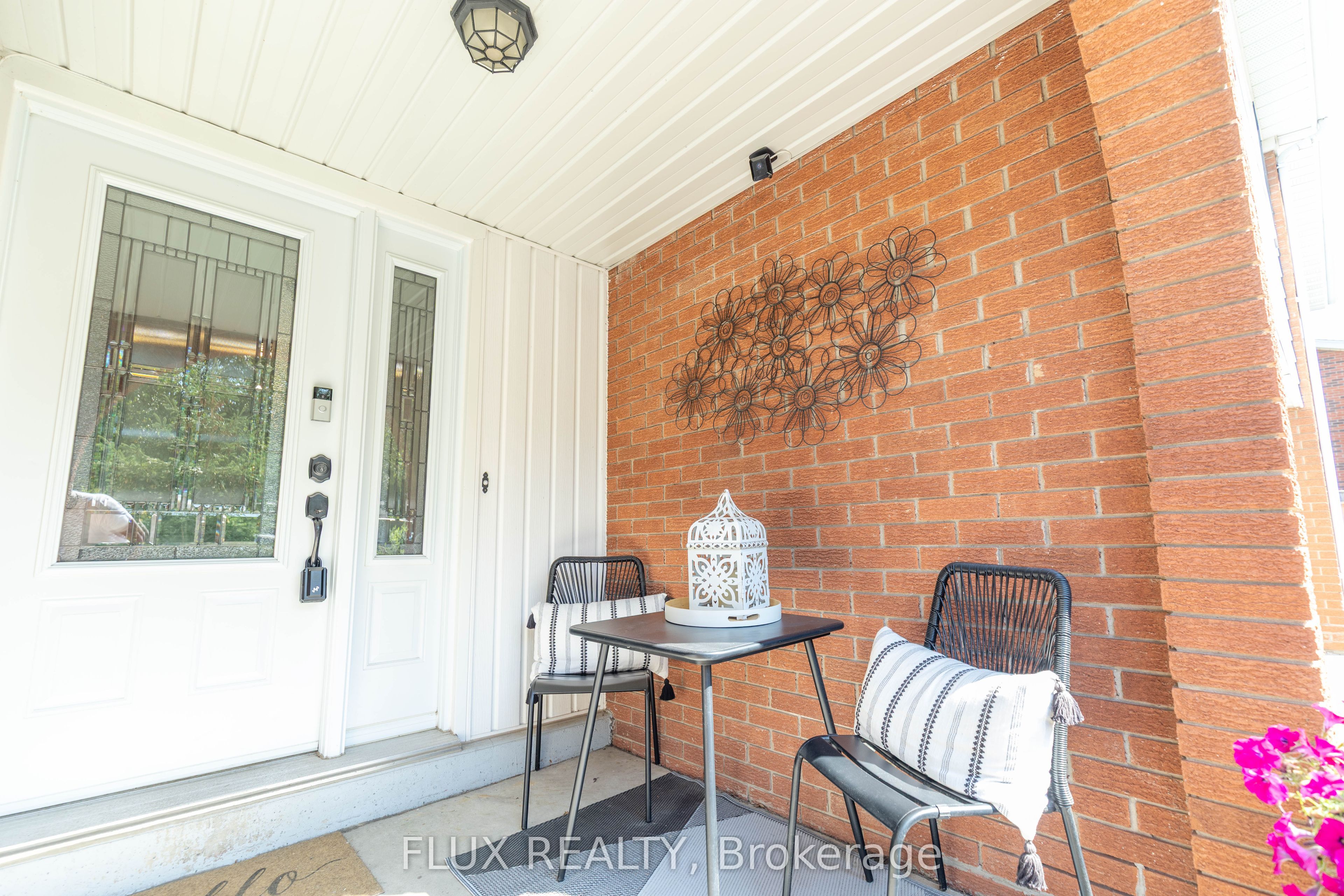 82 Overlea Drive Property Photo 3