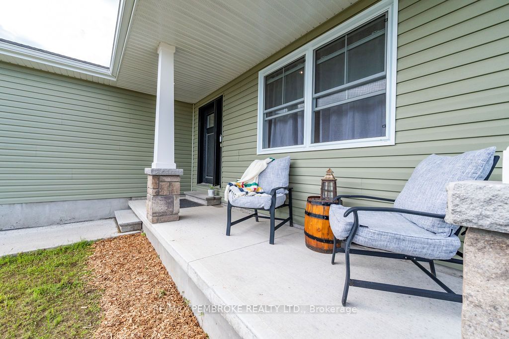 20 Terrance Drive Property Photo 3