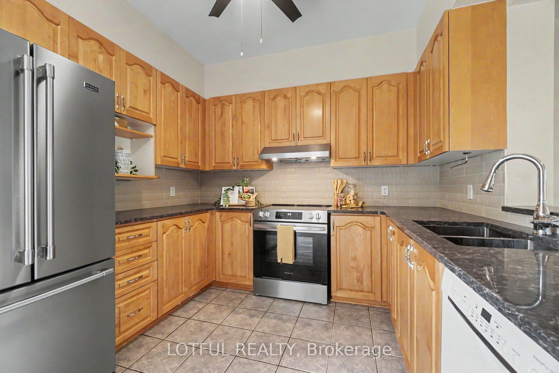 68 Metropole Private Property Photo 13
