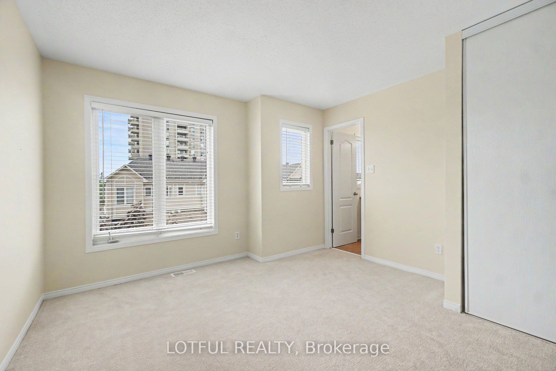 68 Metropole Private Property Photo 23