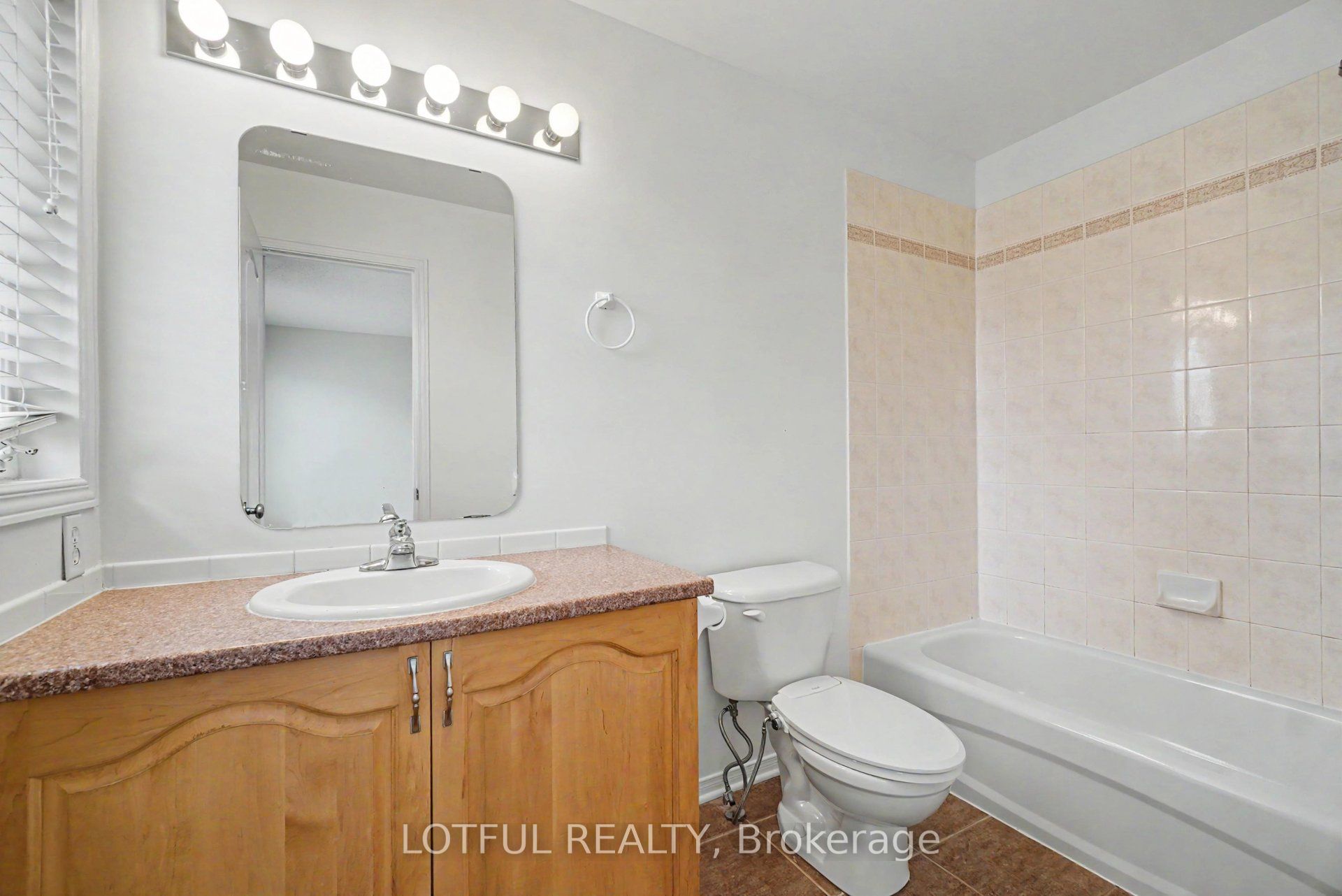 68 Metropole Private Property Photo 25