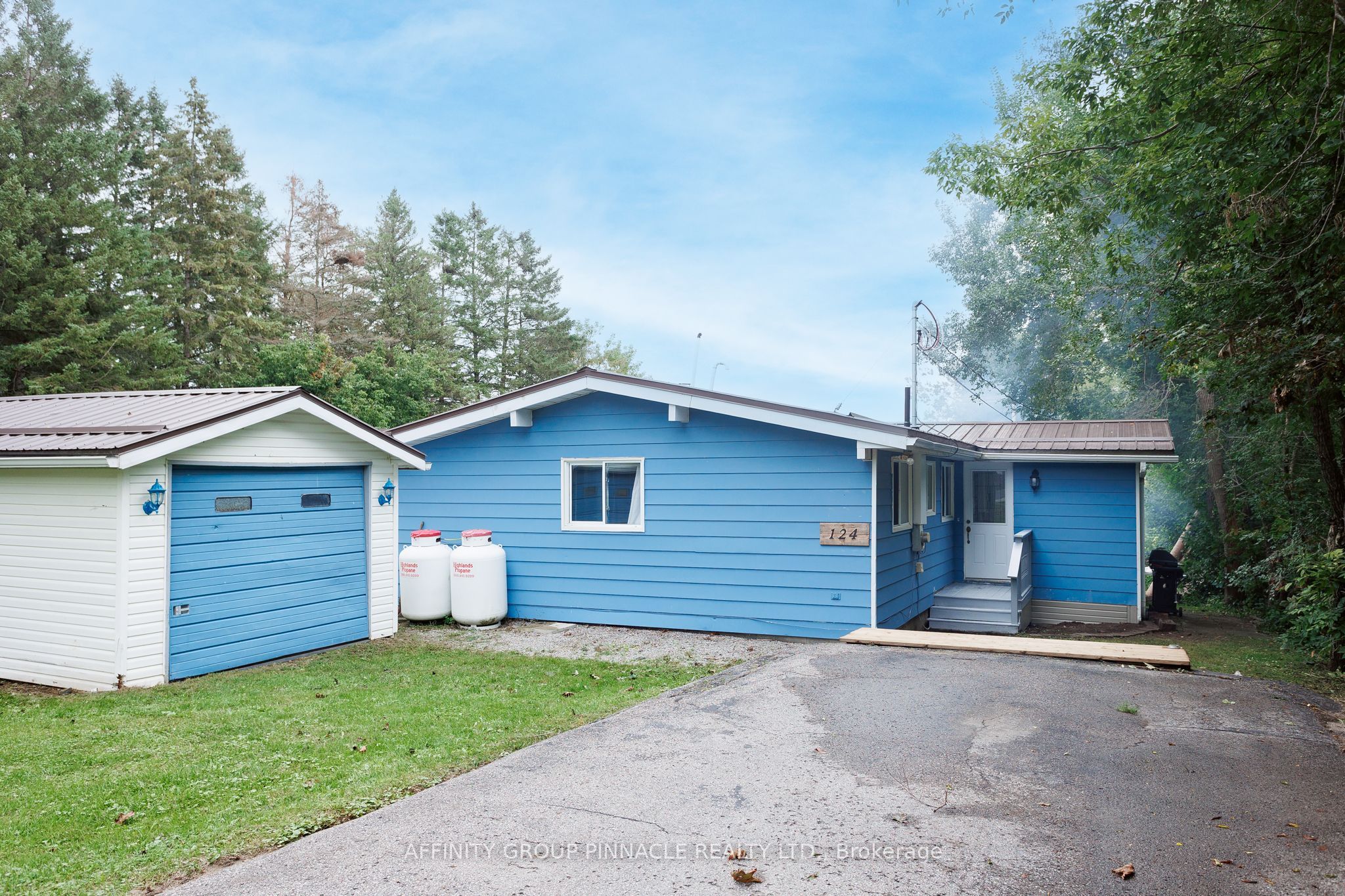 124 Cameron Drive Property Photo 1